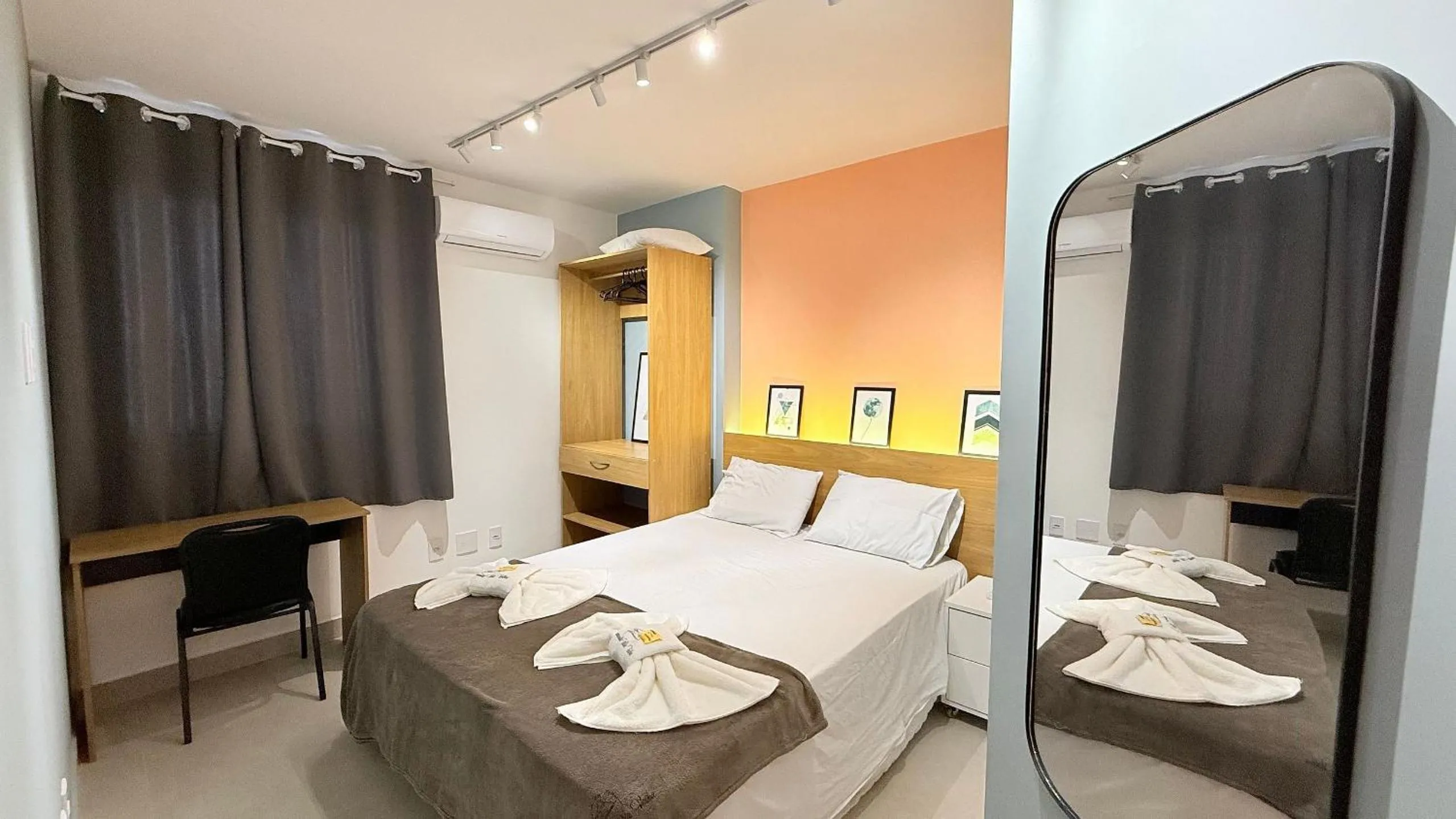 Photo of the whole room, Bed in Diamond Beach