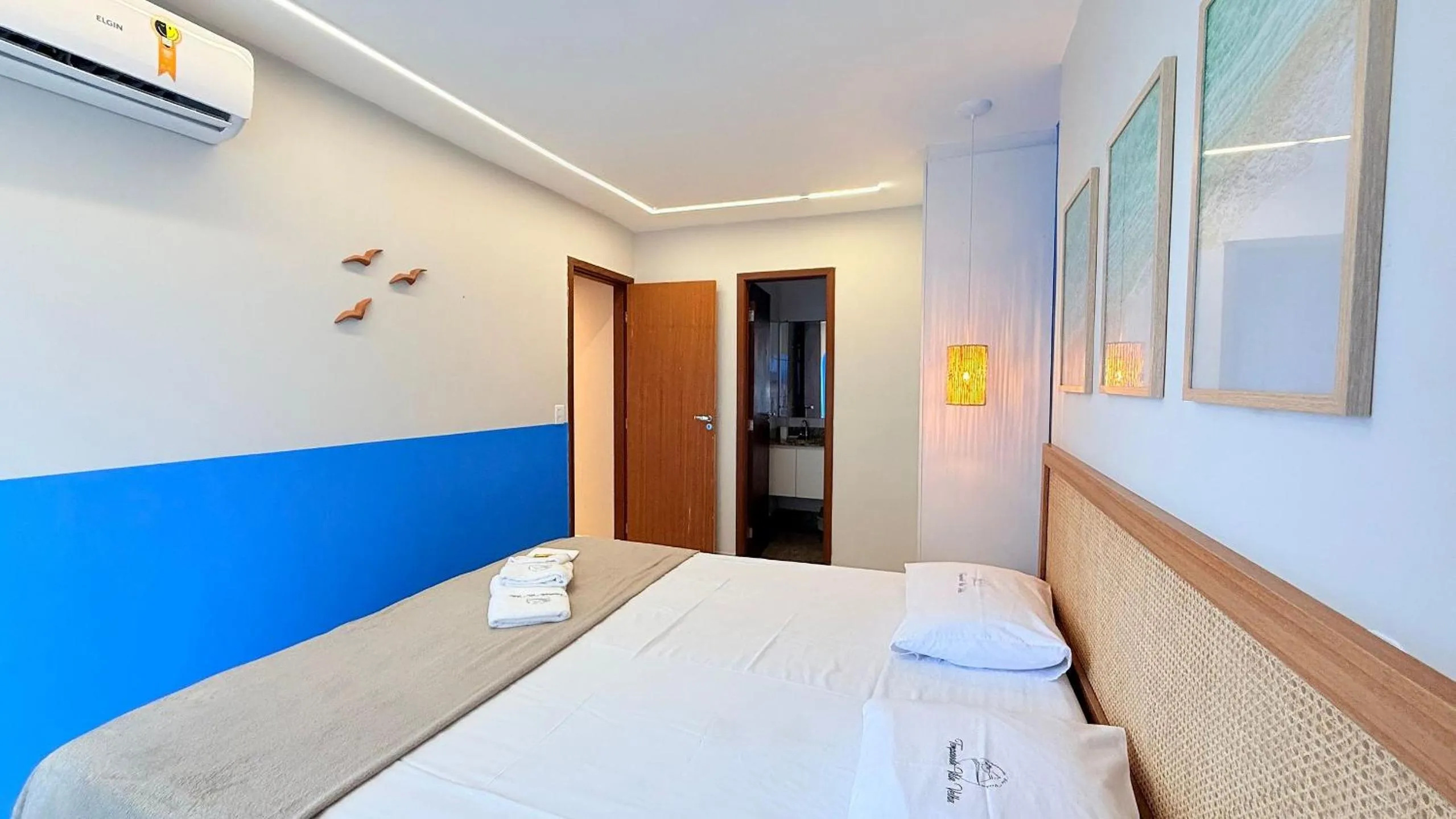 Photo of the whole room, Bed in Diamond Beach