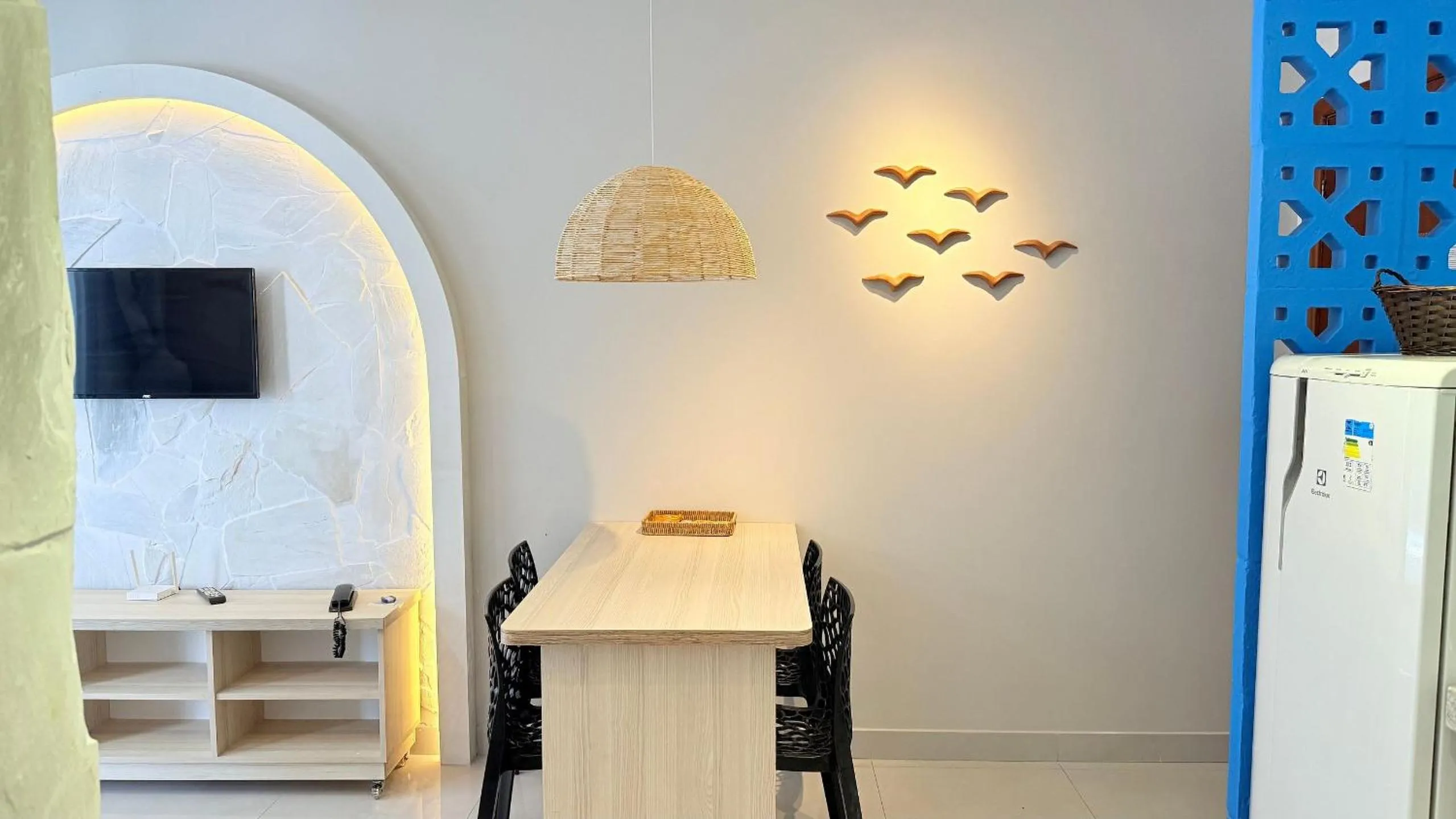 Dining area, Bed in Diamond Beach