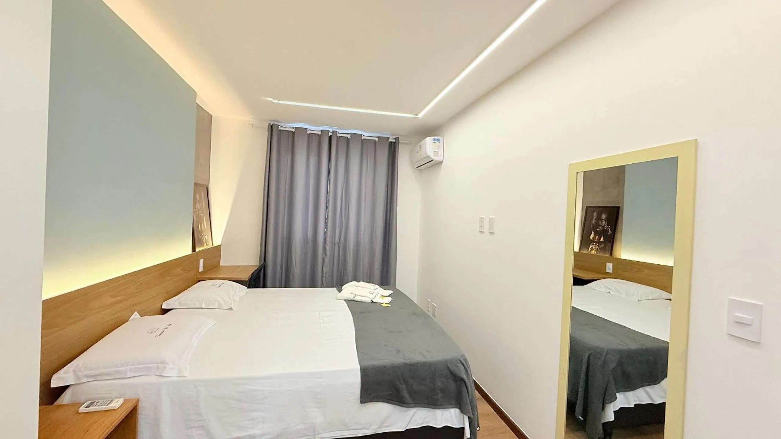 Photo of the whole room, Bed in Diamond Beach
