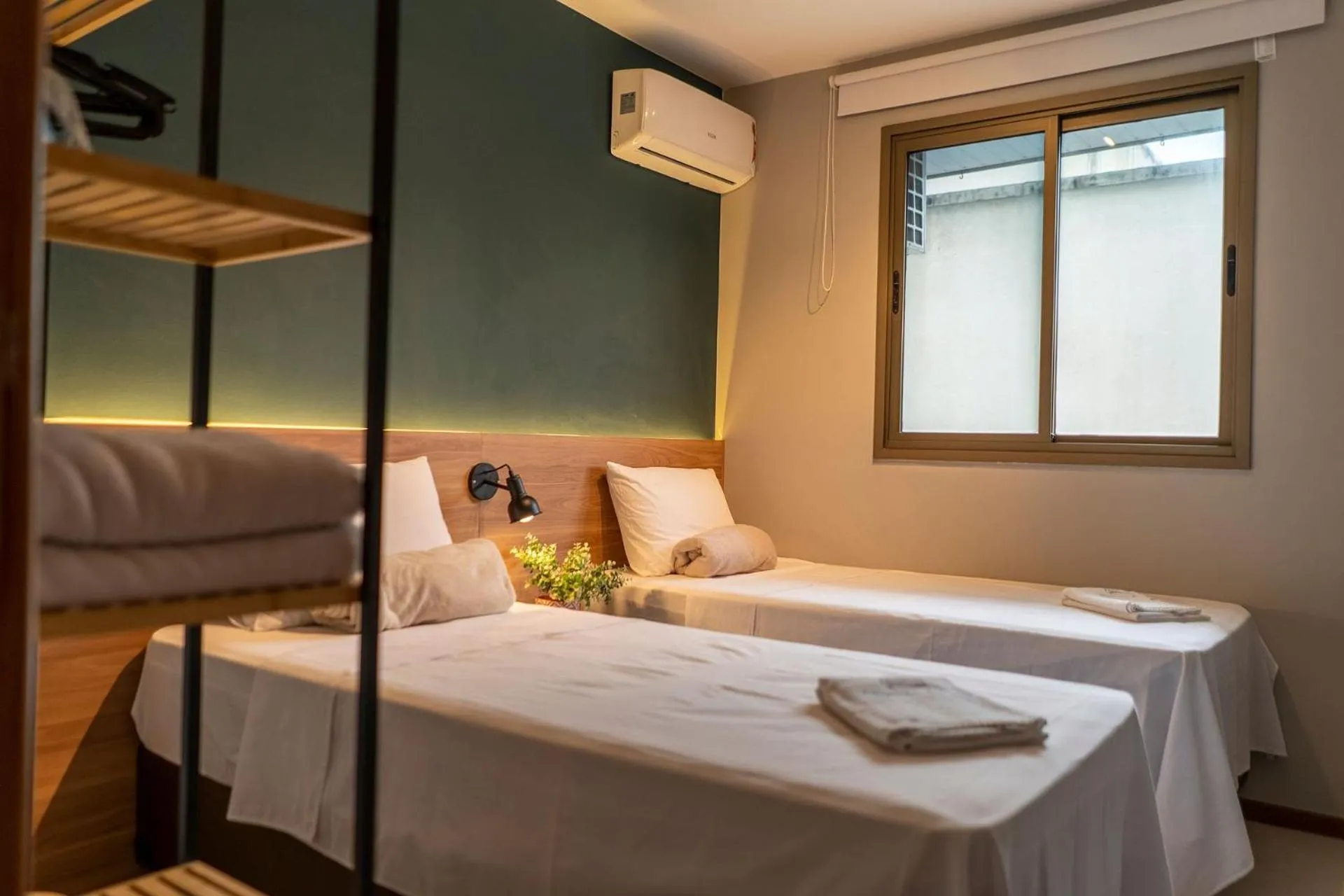 Photo of the whole room, Bed in Diamond Beach
