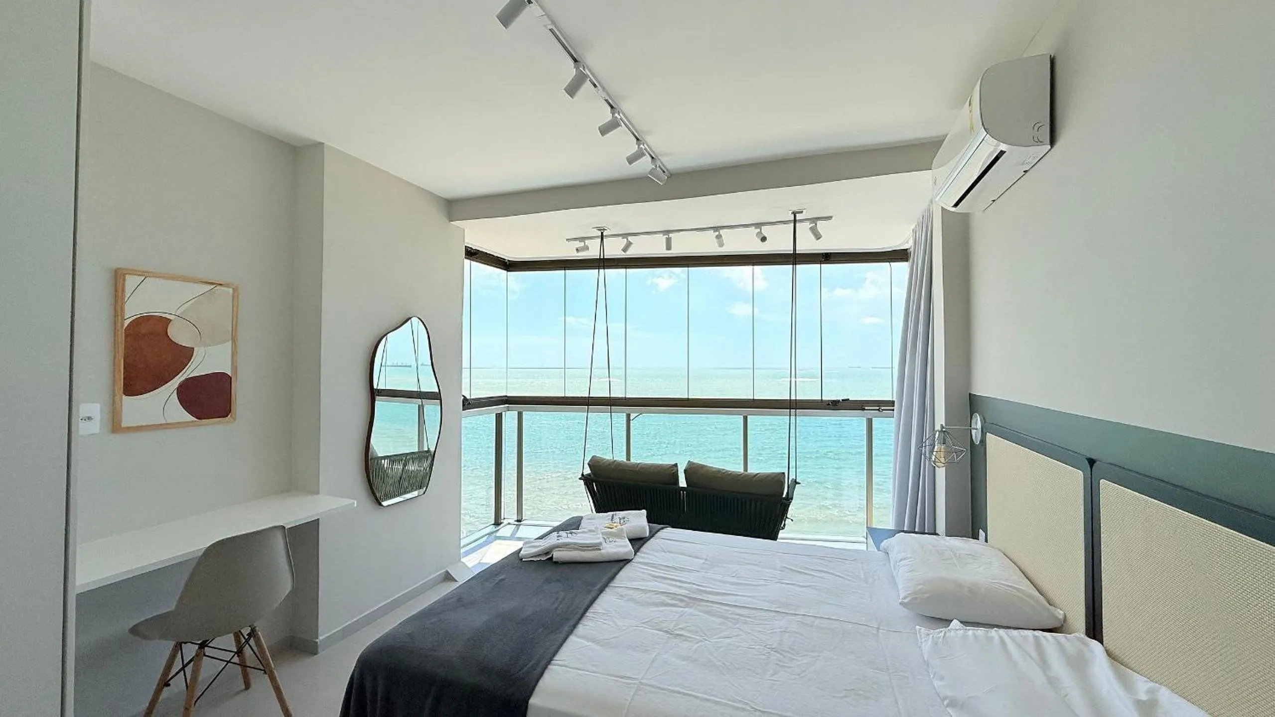 Photo of the whole room, Bed in Diamond Beach