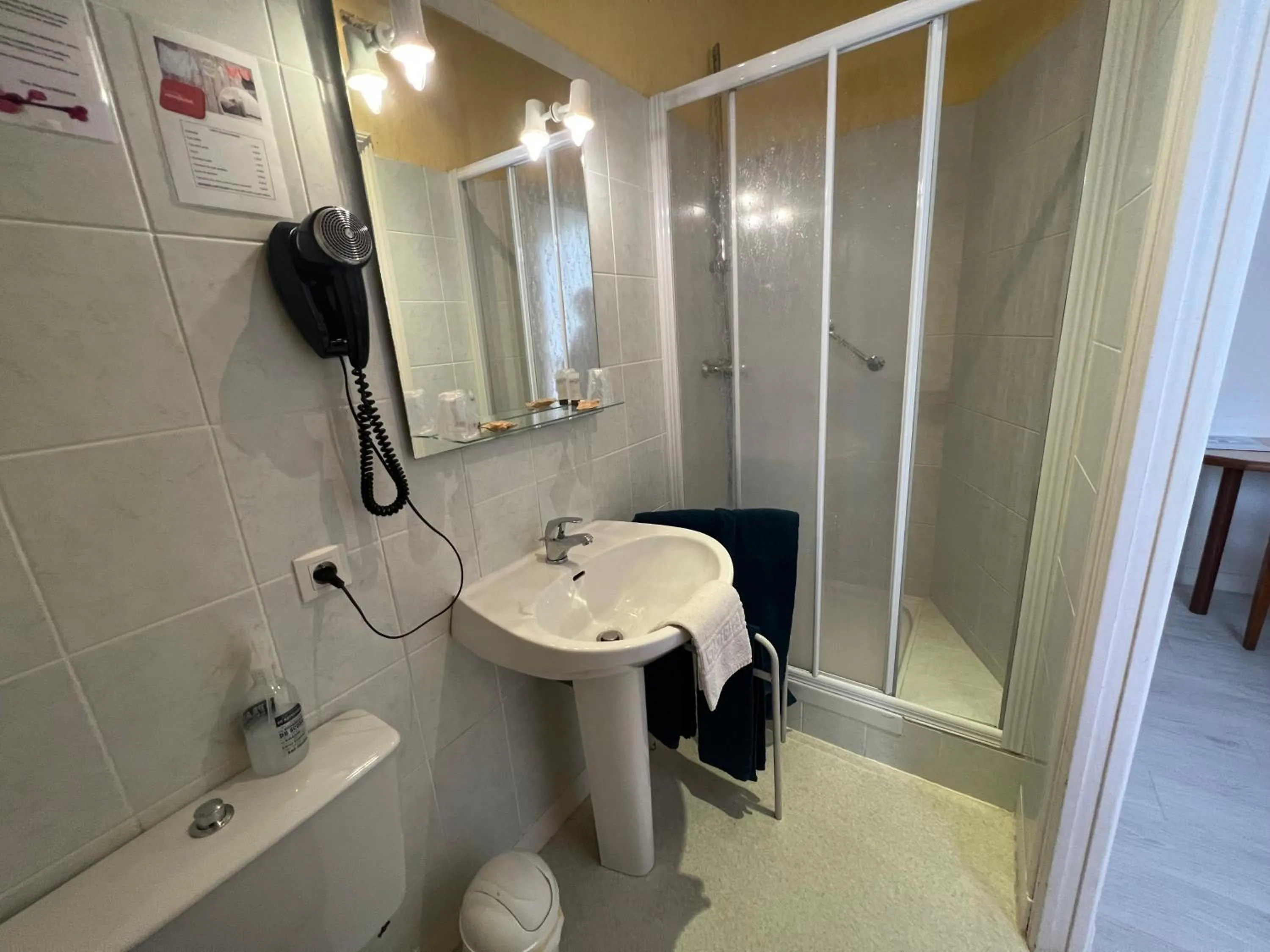 Bathroom in Les Camelias