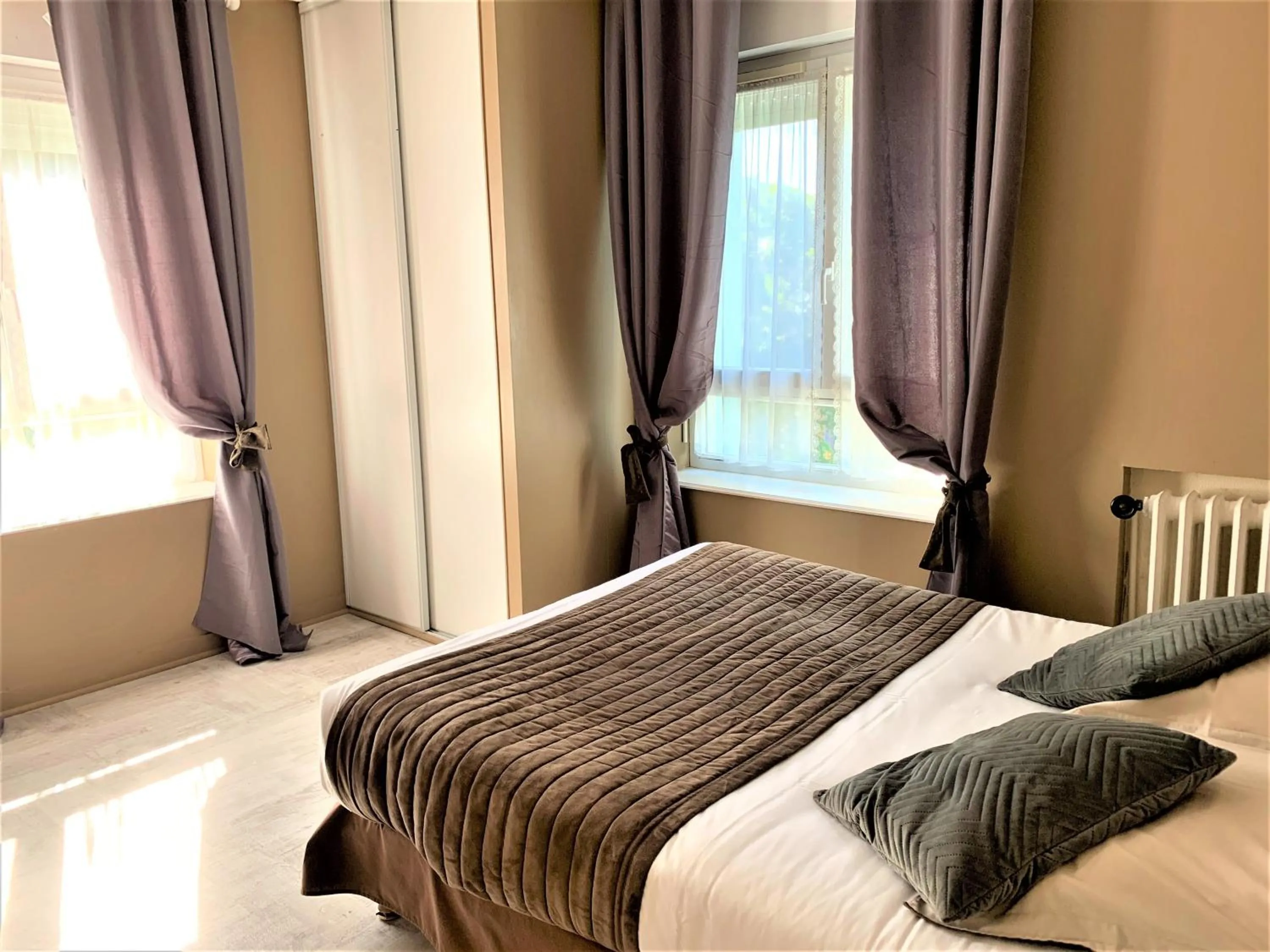 Bedroom, Bed in Les Camelias