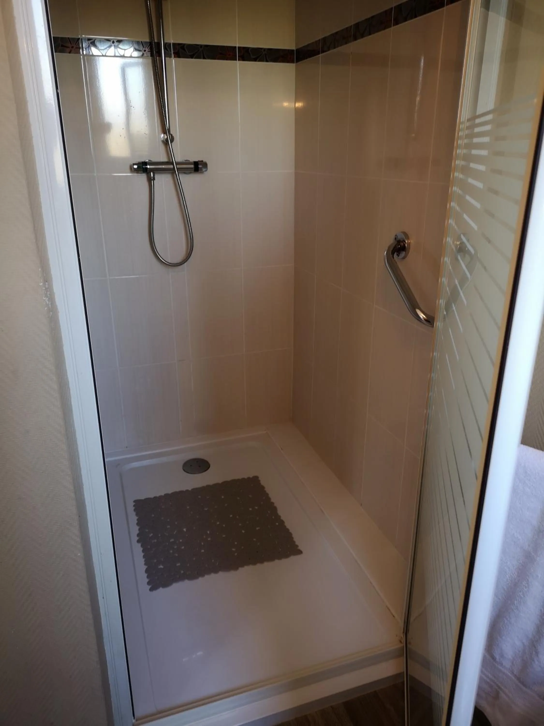 Shower in Les Camelias