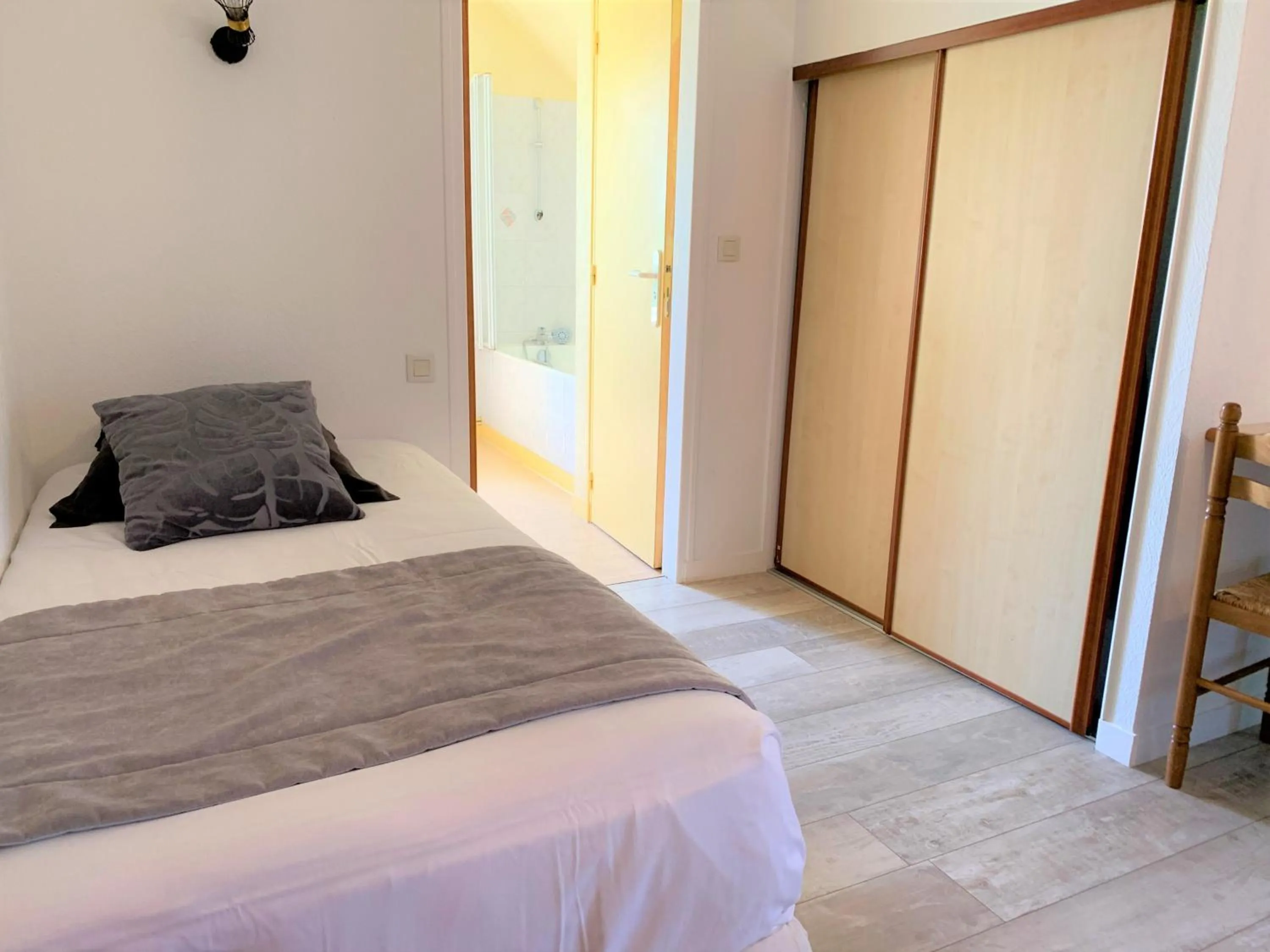 Bedroom, Bed in Les Camelias