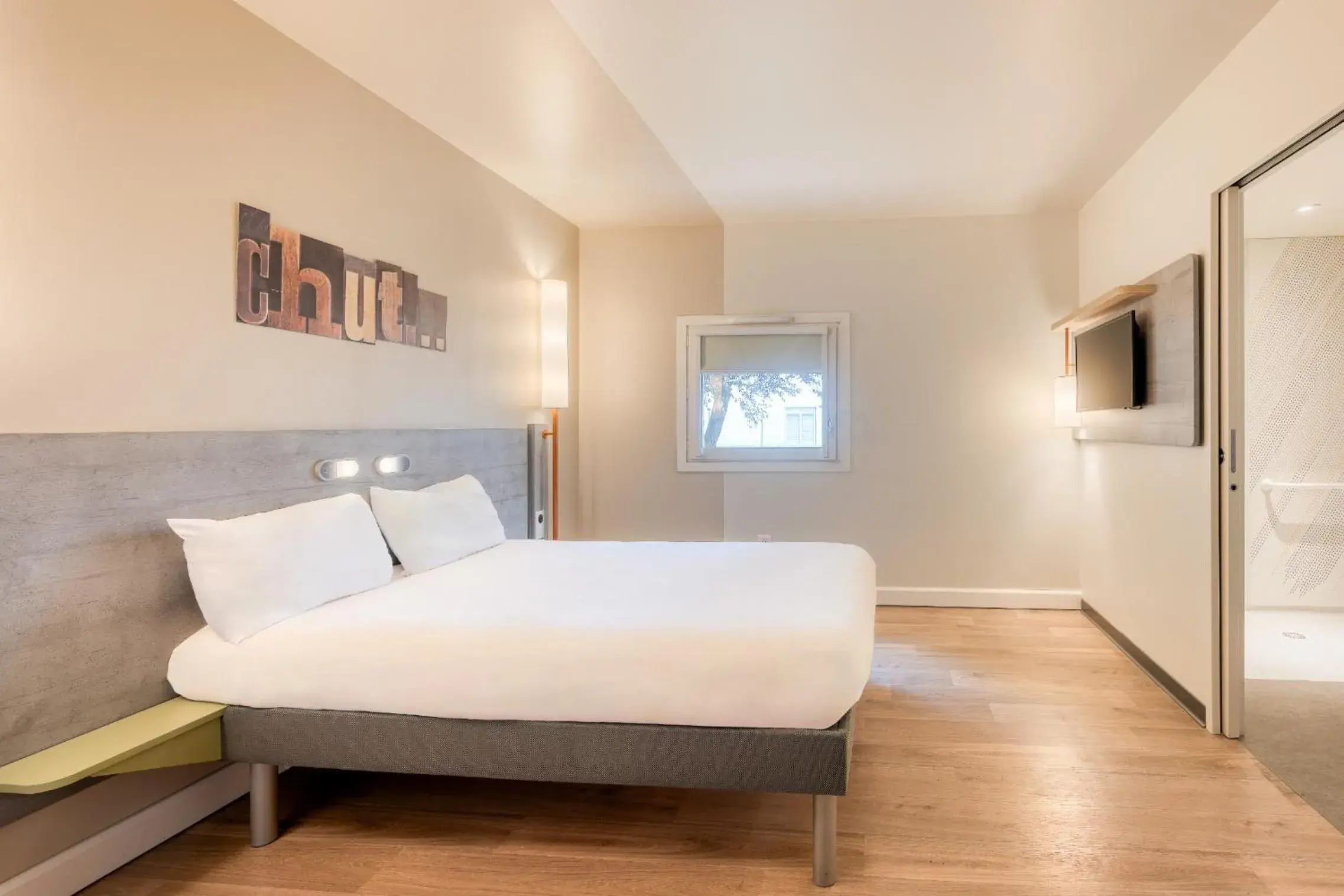 Bed in ibis budget Versailles - Trappes