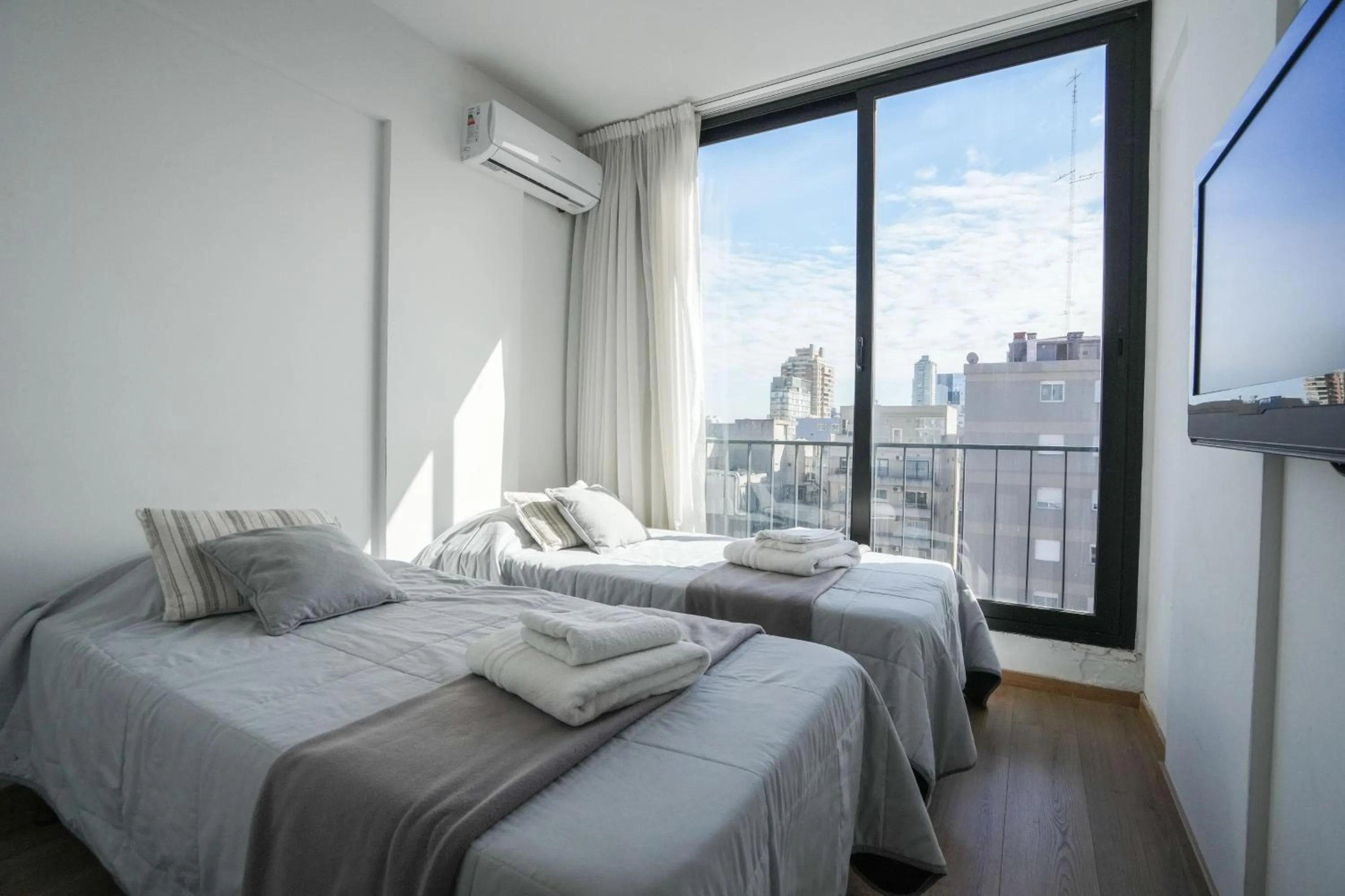 Bedroom, Bed in Monroe Suites