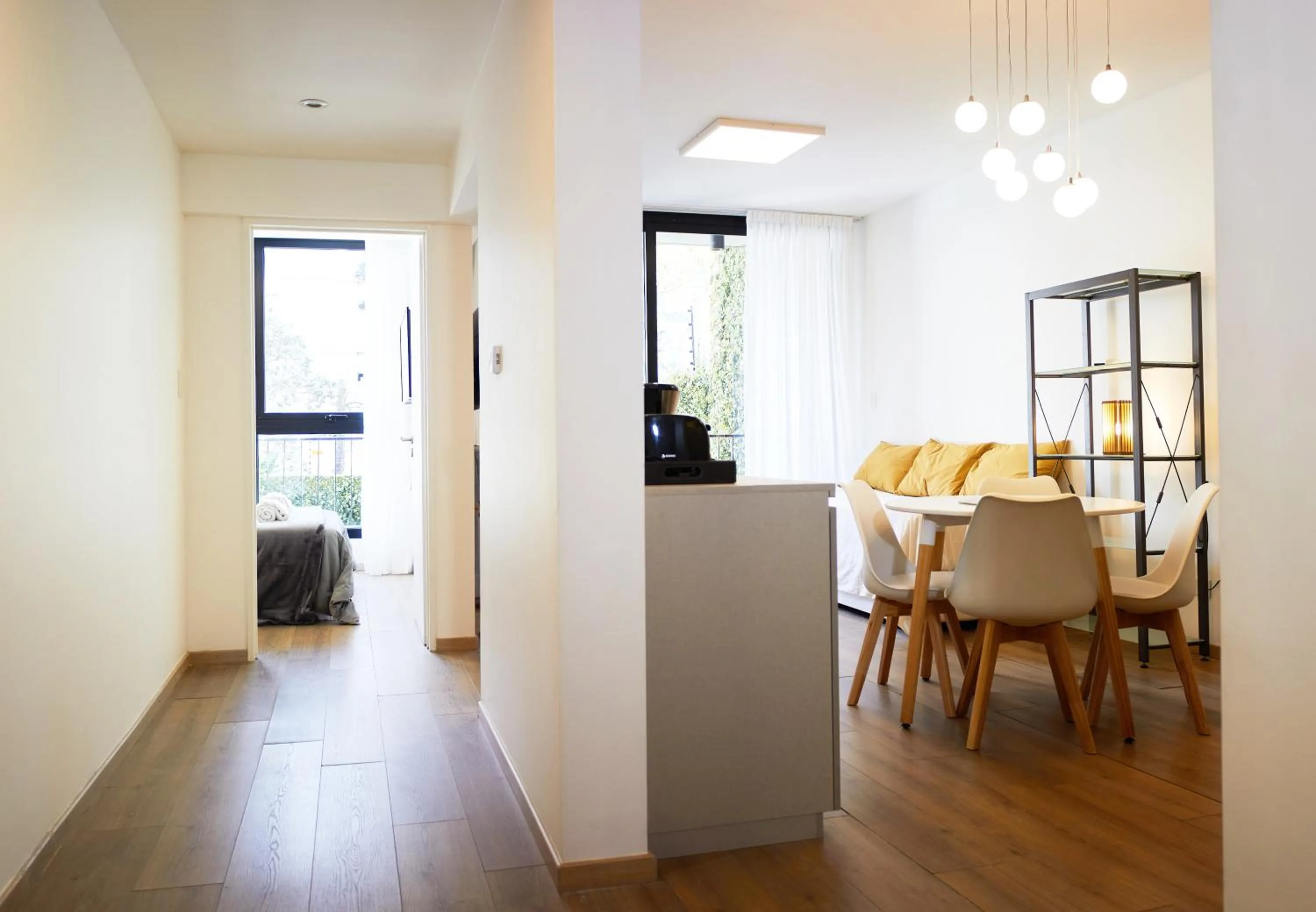 Photo of the whole room in Monroe Suites