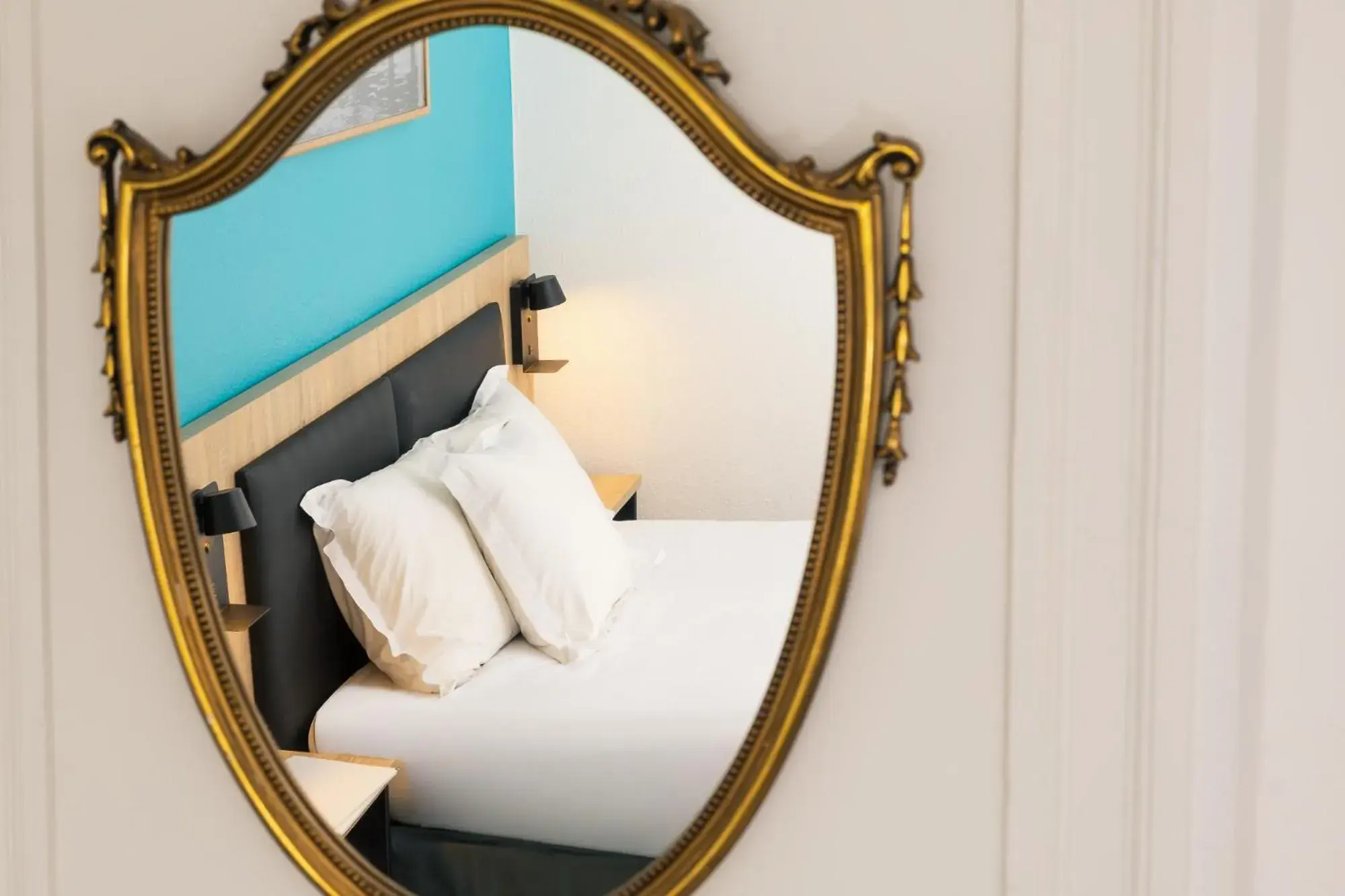 Chambre double Classique+ in Hôtel de France - Le Patriarche Chambre double Classique+ in Hôtel de France - Le Patriarche