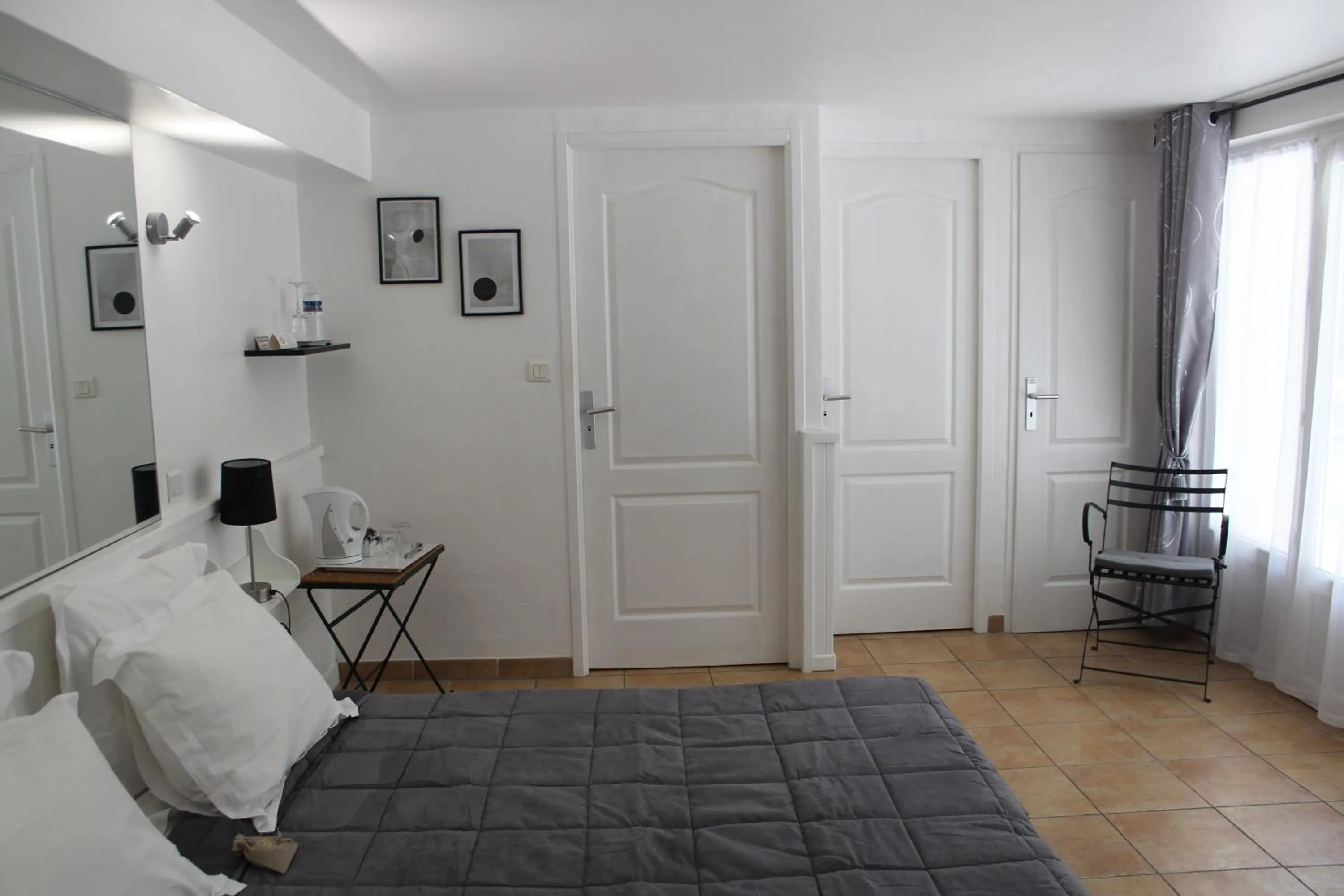 Photo of the whole room, Bed in Le Mas des Chênes