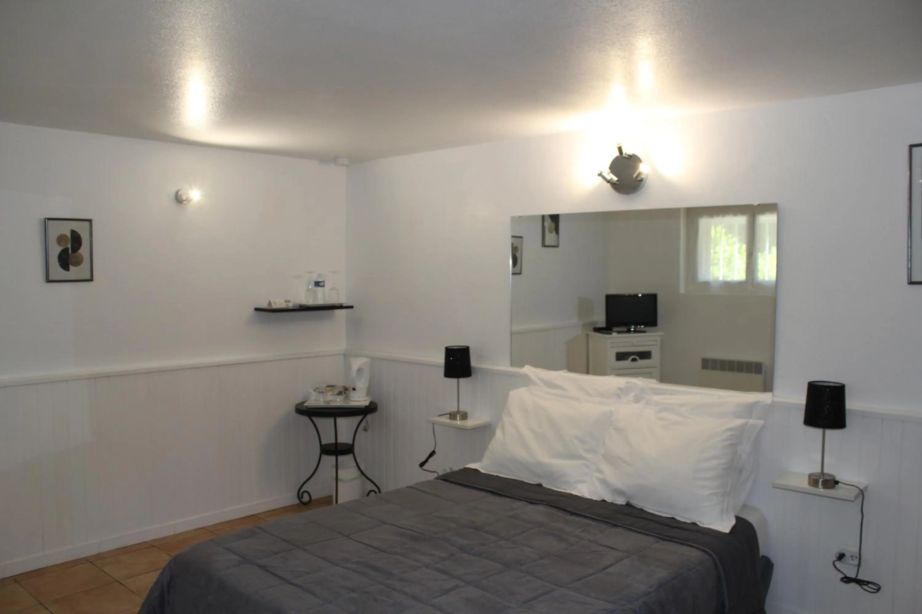 Photo of the whole room, Bed in Le Mas des Chênes