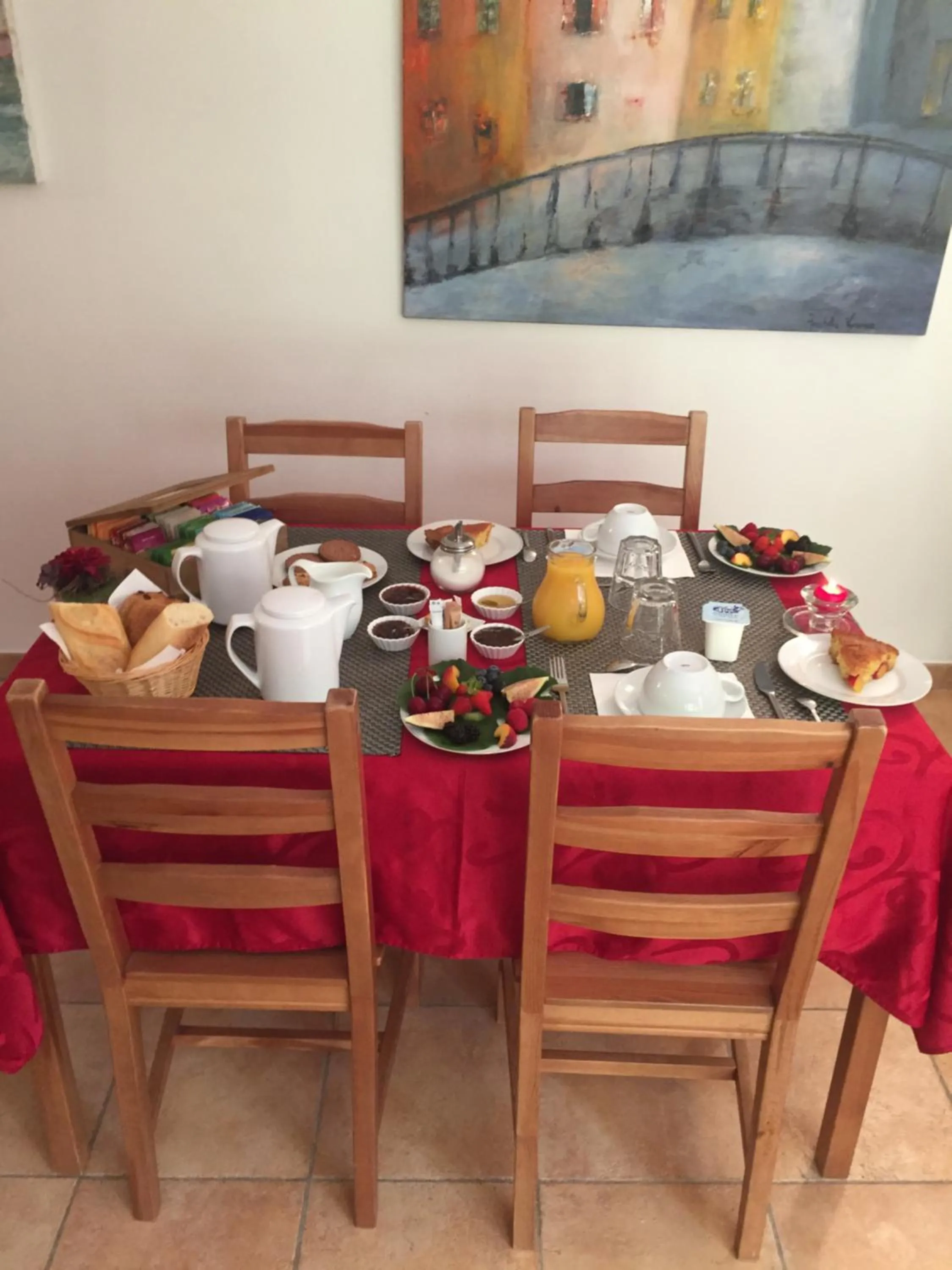 Continental breakfast in Le Mas des Chênes