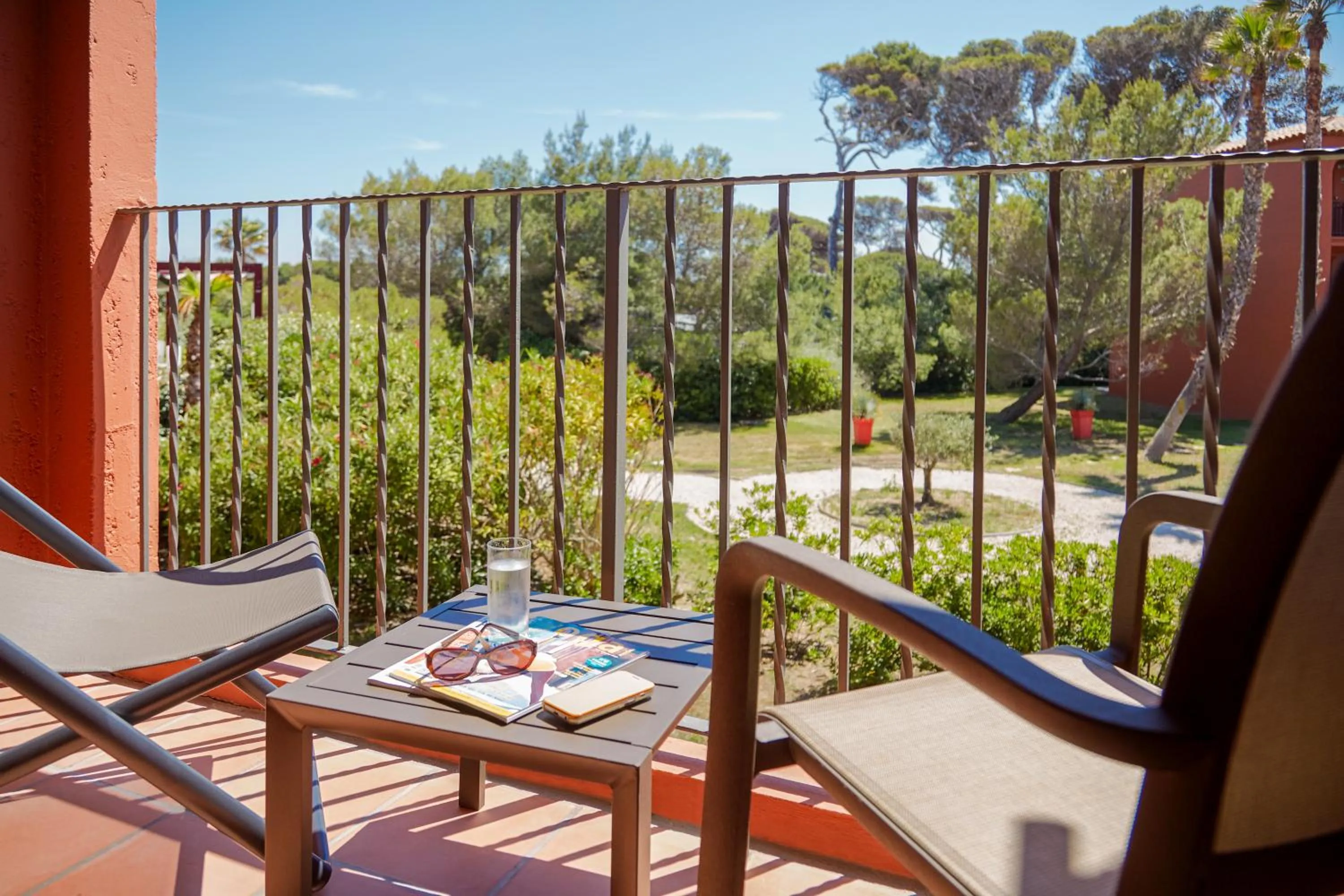 Garden view in ibis Thalassa Hyeres Plage