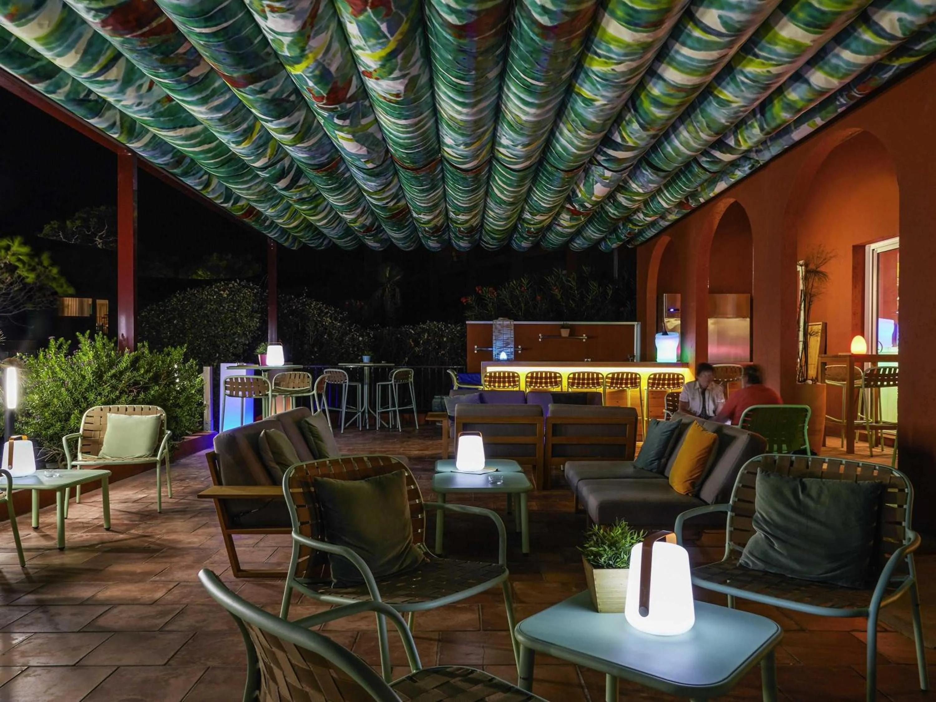 Lounge or bar in ibis Thalassa Hyeres Plage