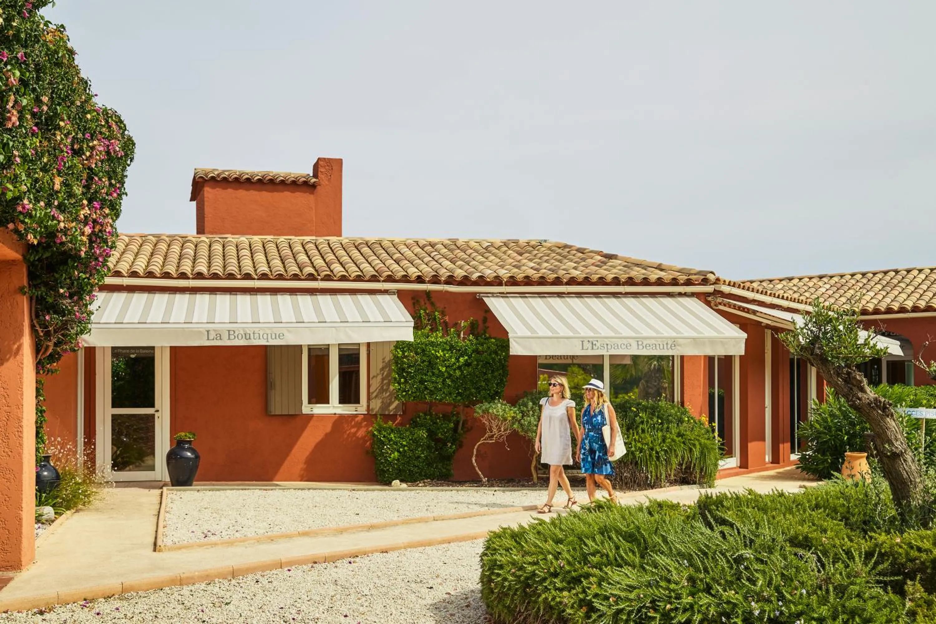 Facade/entrance in ibis Thalassa Hyeres Plage