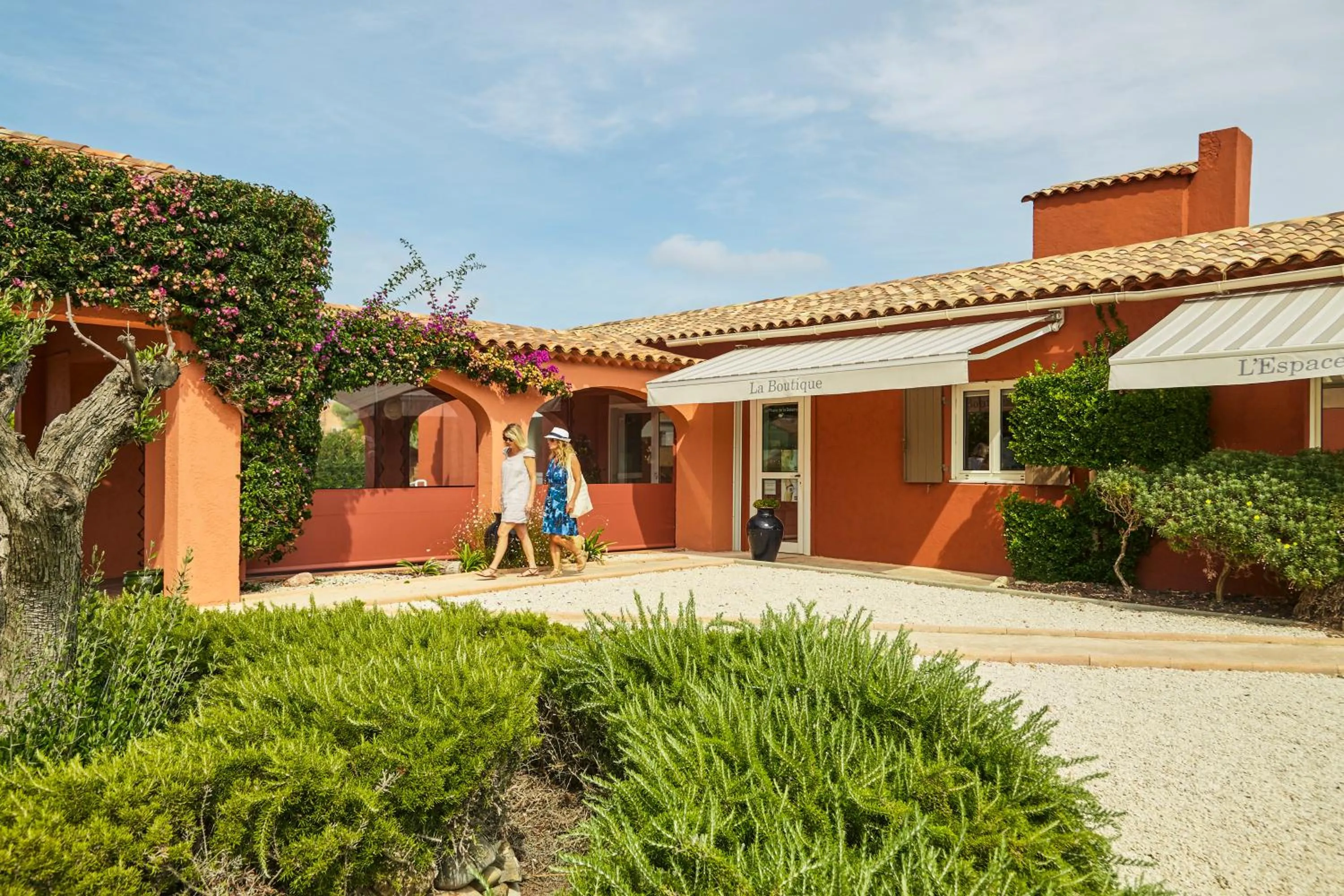 Facade/entrance in ibis Thalassa Hyeres Plage
