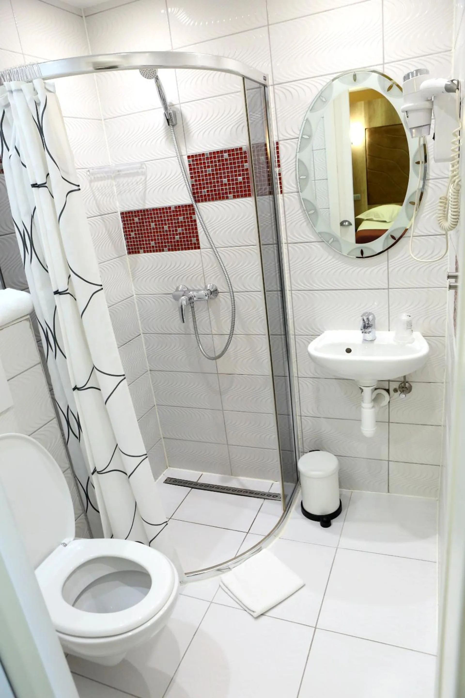 Shower in Hotel Phenix