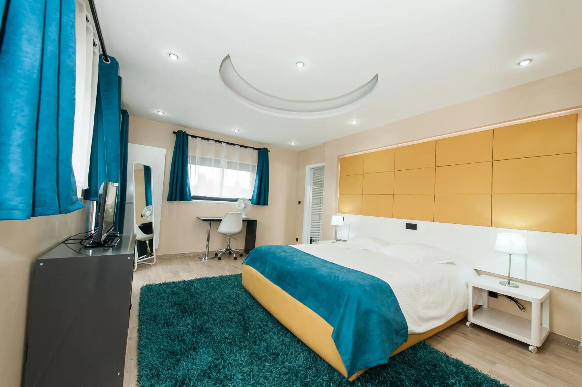 Bedroom, Bed in Hotel Phenix