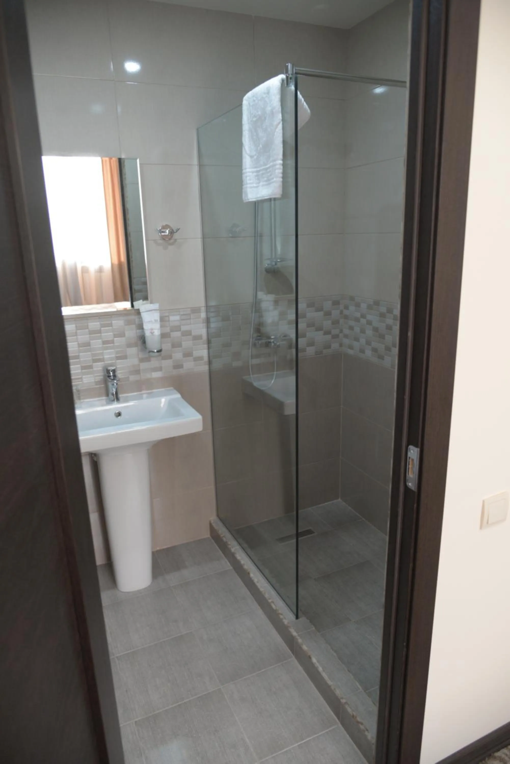 Shower in Yerevan Centre Hotel