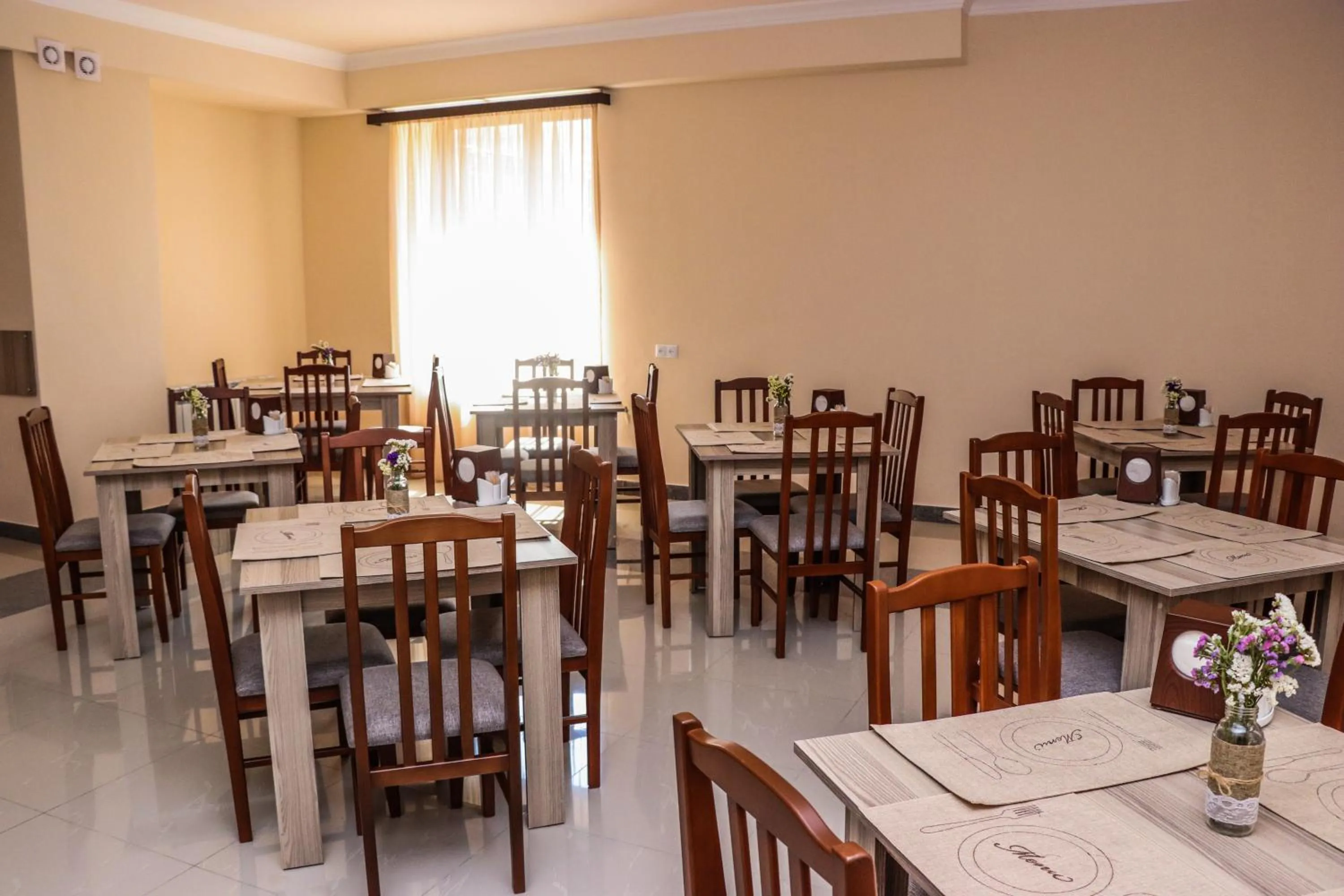 Restaurant/places to eat in Yerevan Centre Hotel