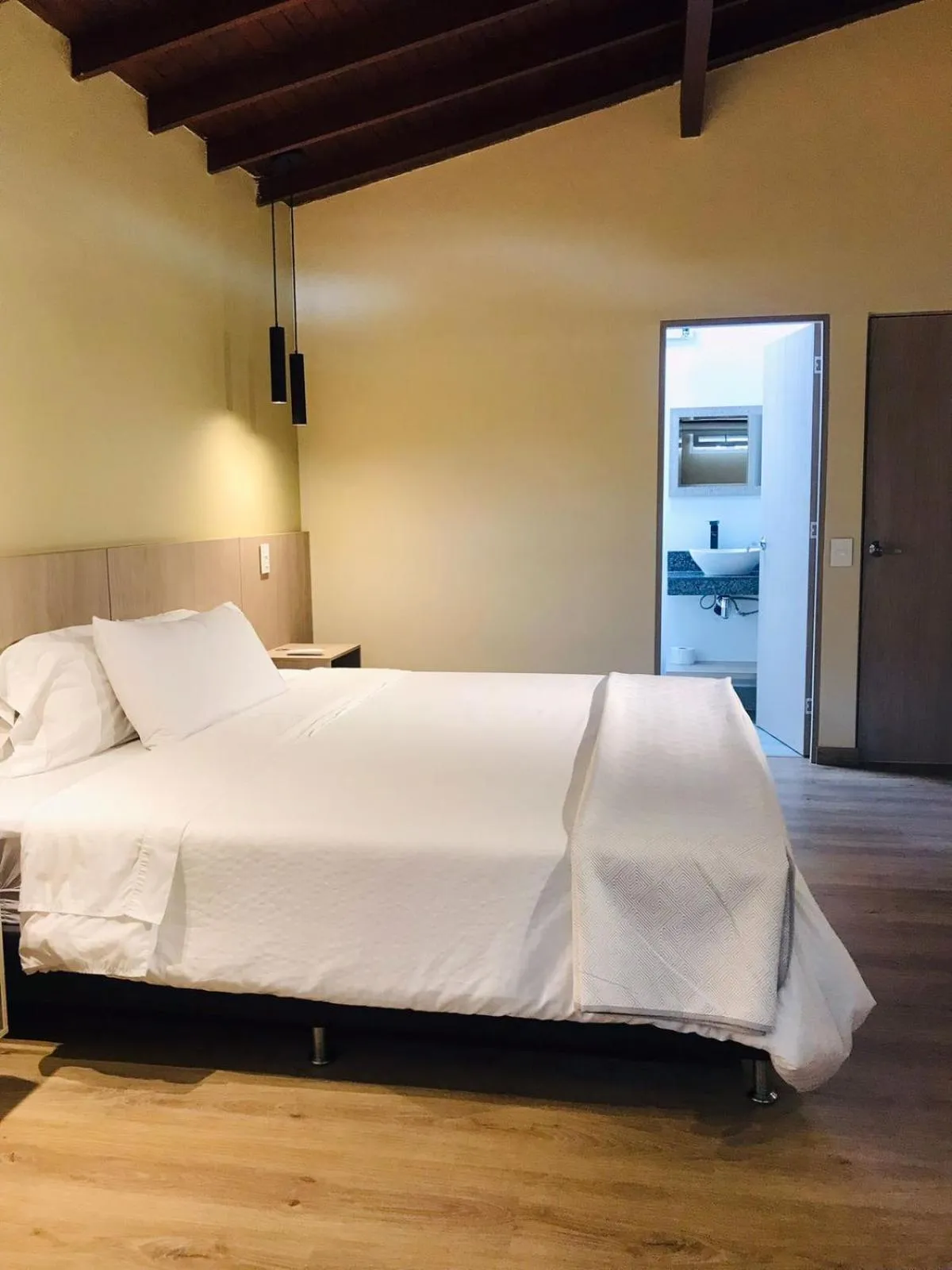 Photo of the whole room, Bed in Hotel & Golf Isak Aeropuerto