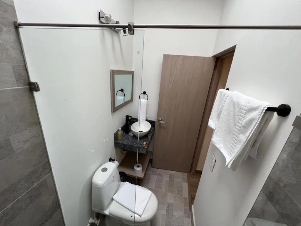 Shower in Hotel & Golf Isak Aeropuerto