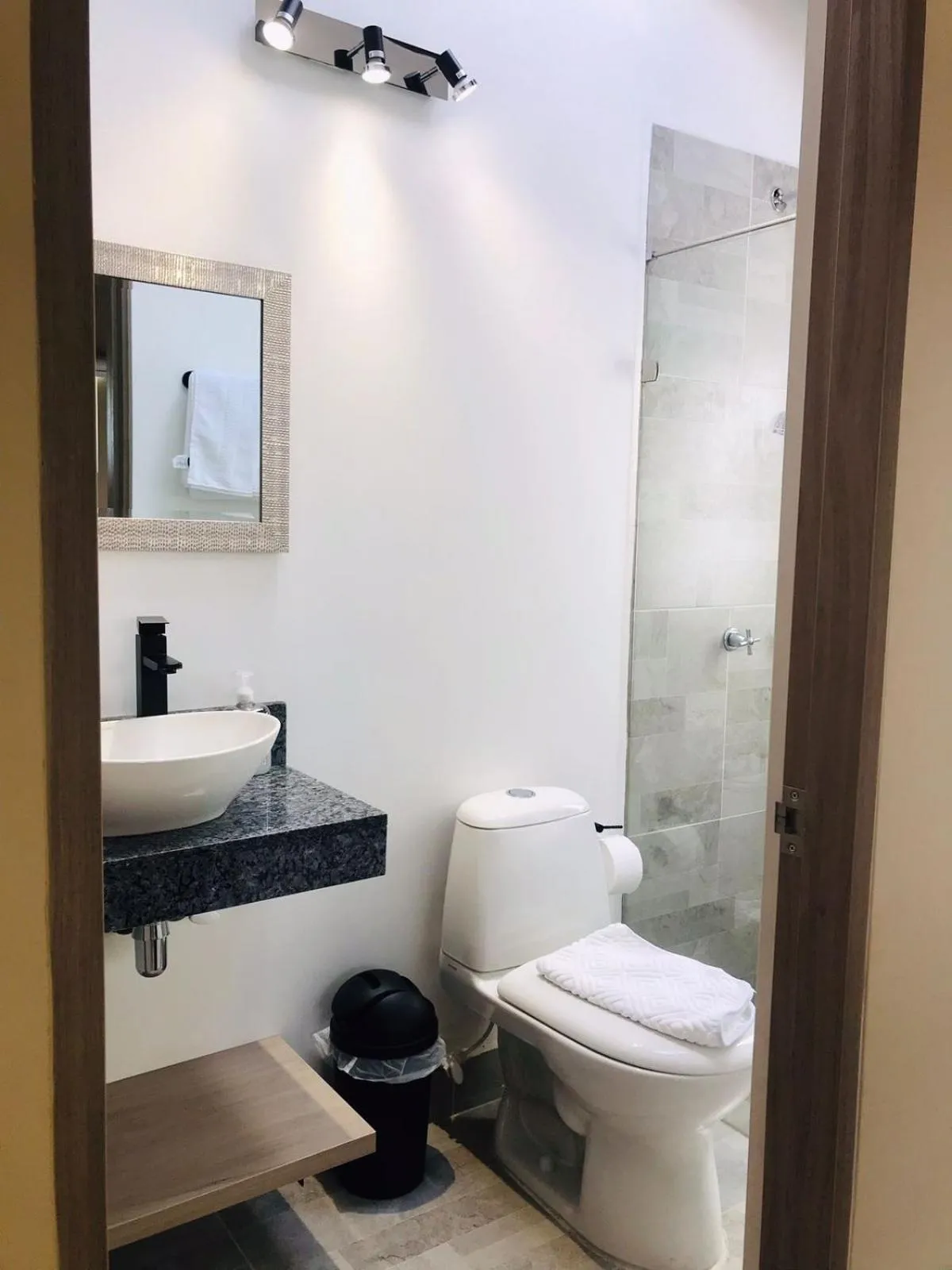 Shower in Hotel & Golf Isak Aeropuerto