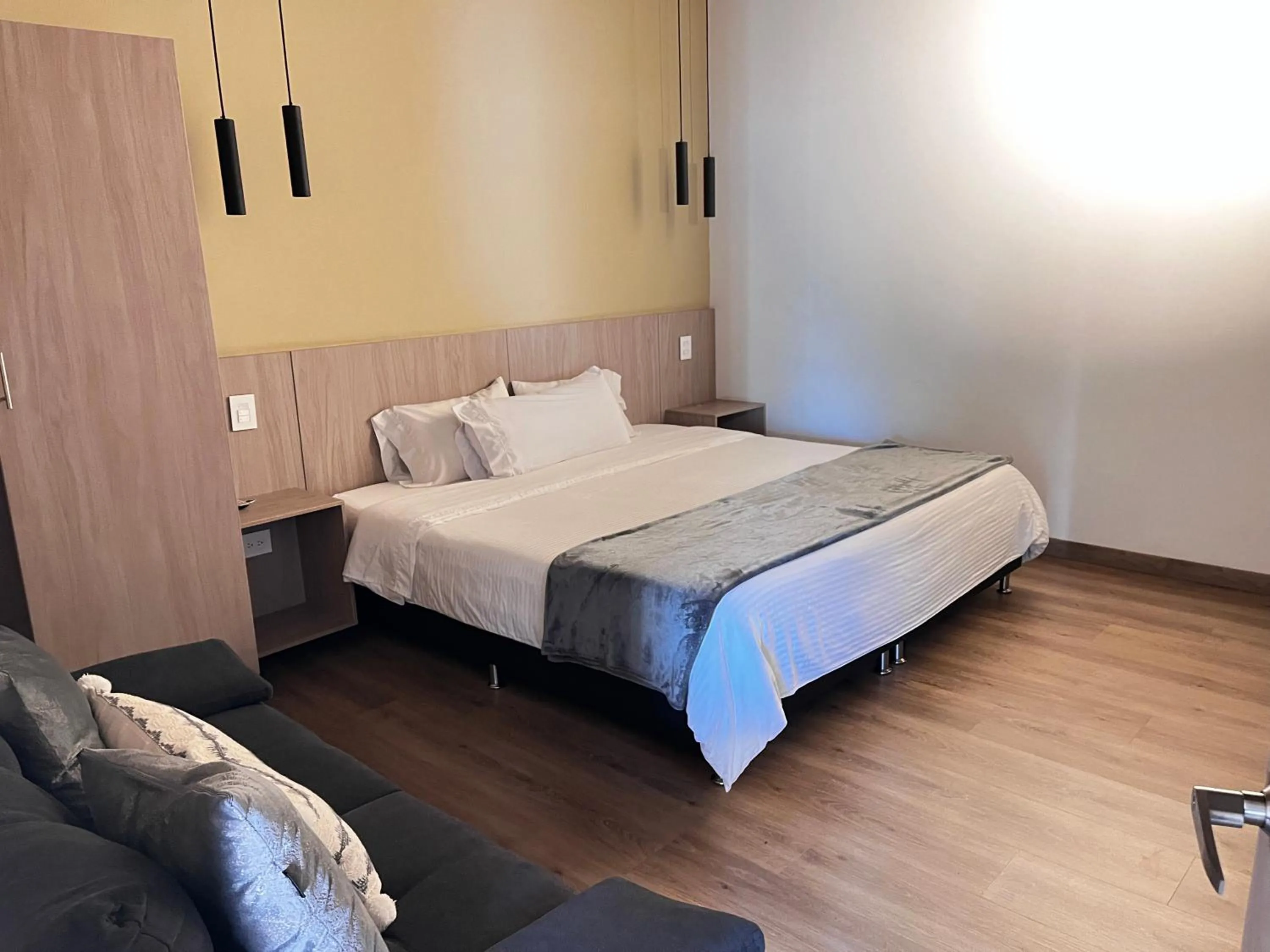 wardrobe, Bed in Hotel & Golf Isak Aeropuerto