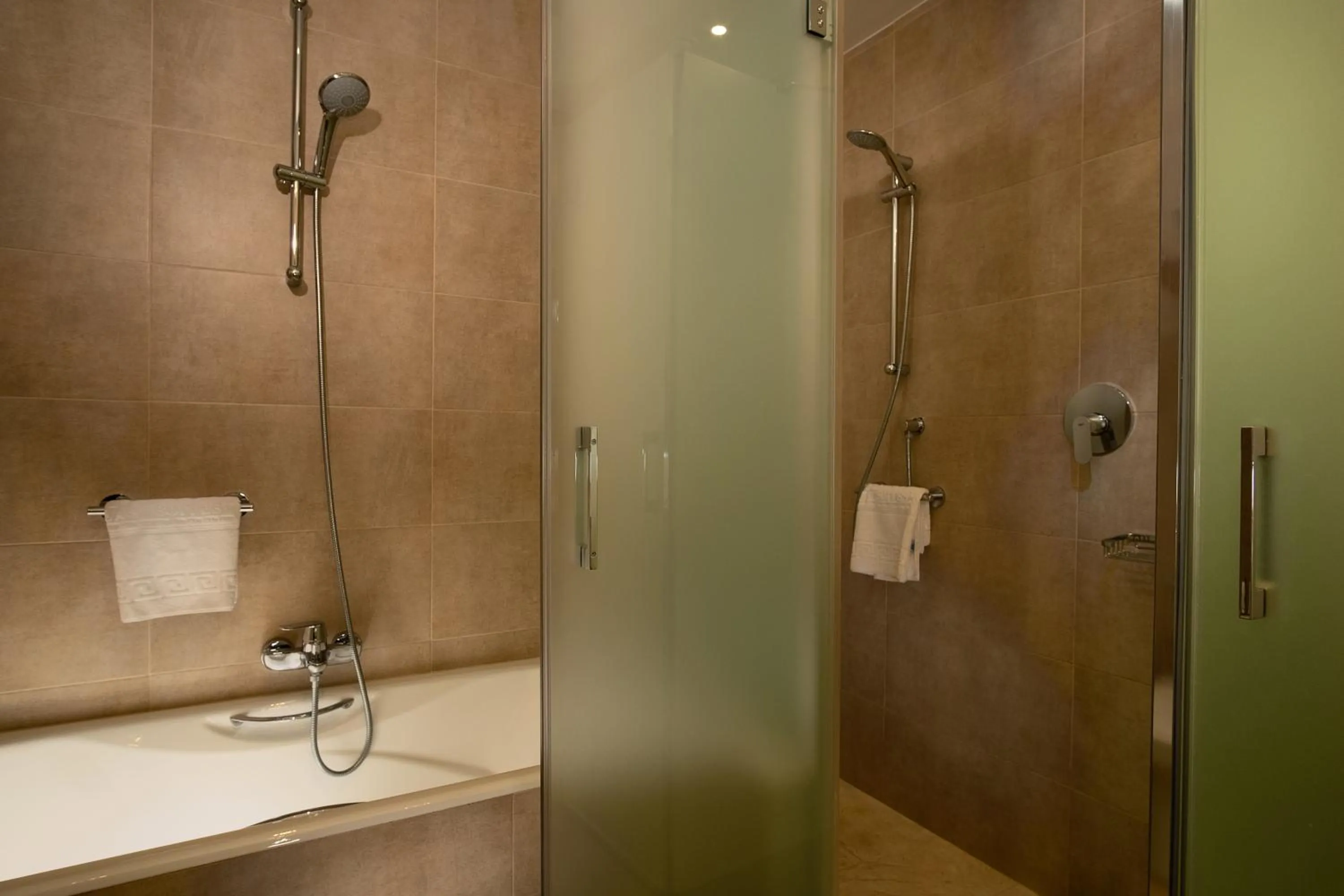 Shower in Suites Puerto Sherry