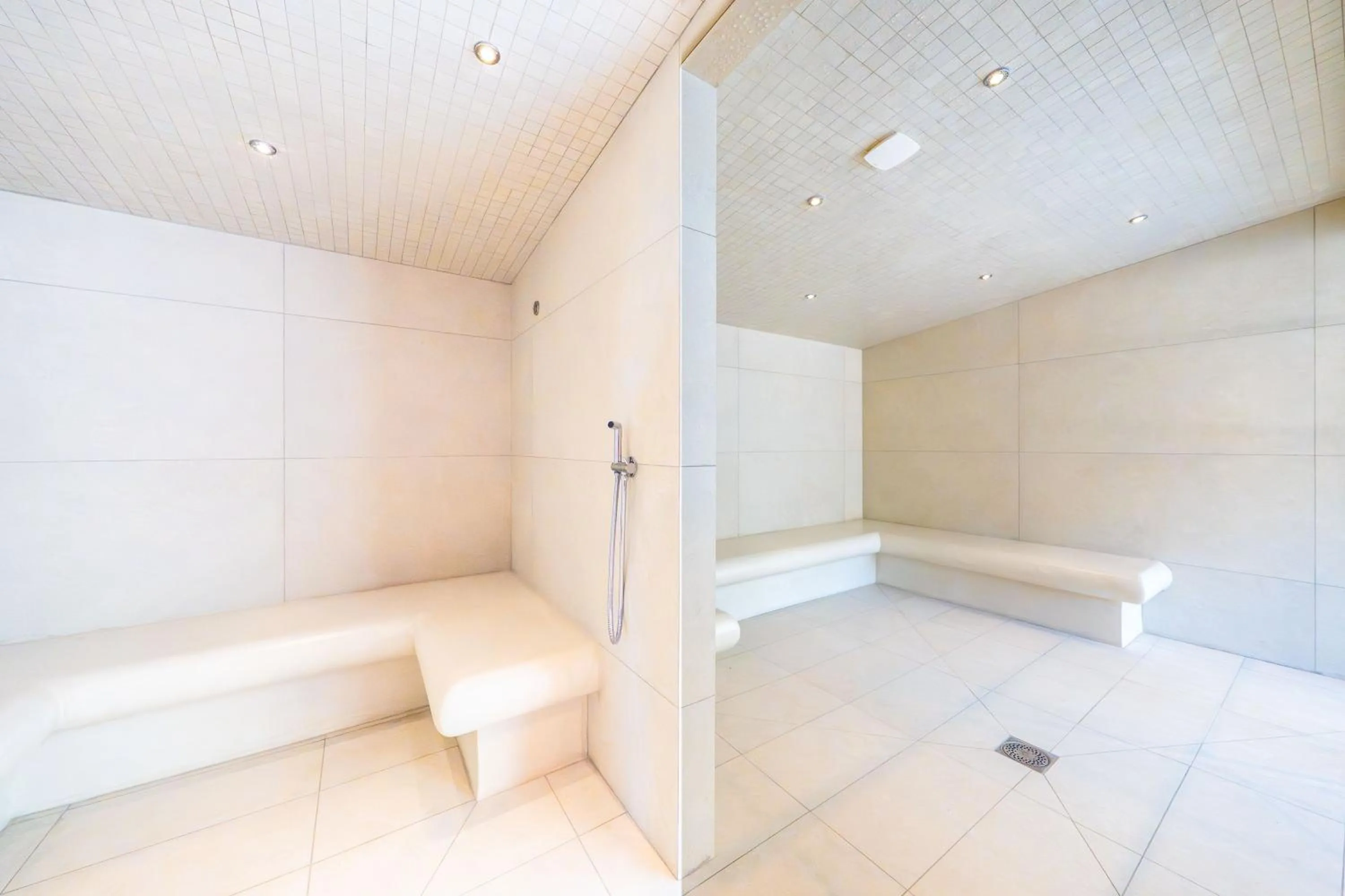 Spa and wellness centre/facilities in Best Western Plus Clos Syrah