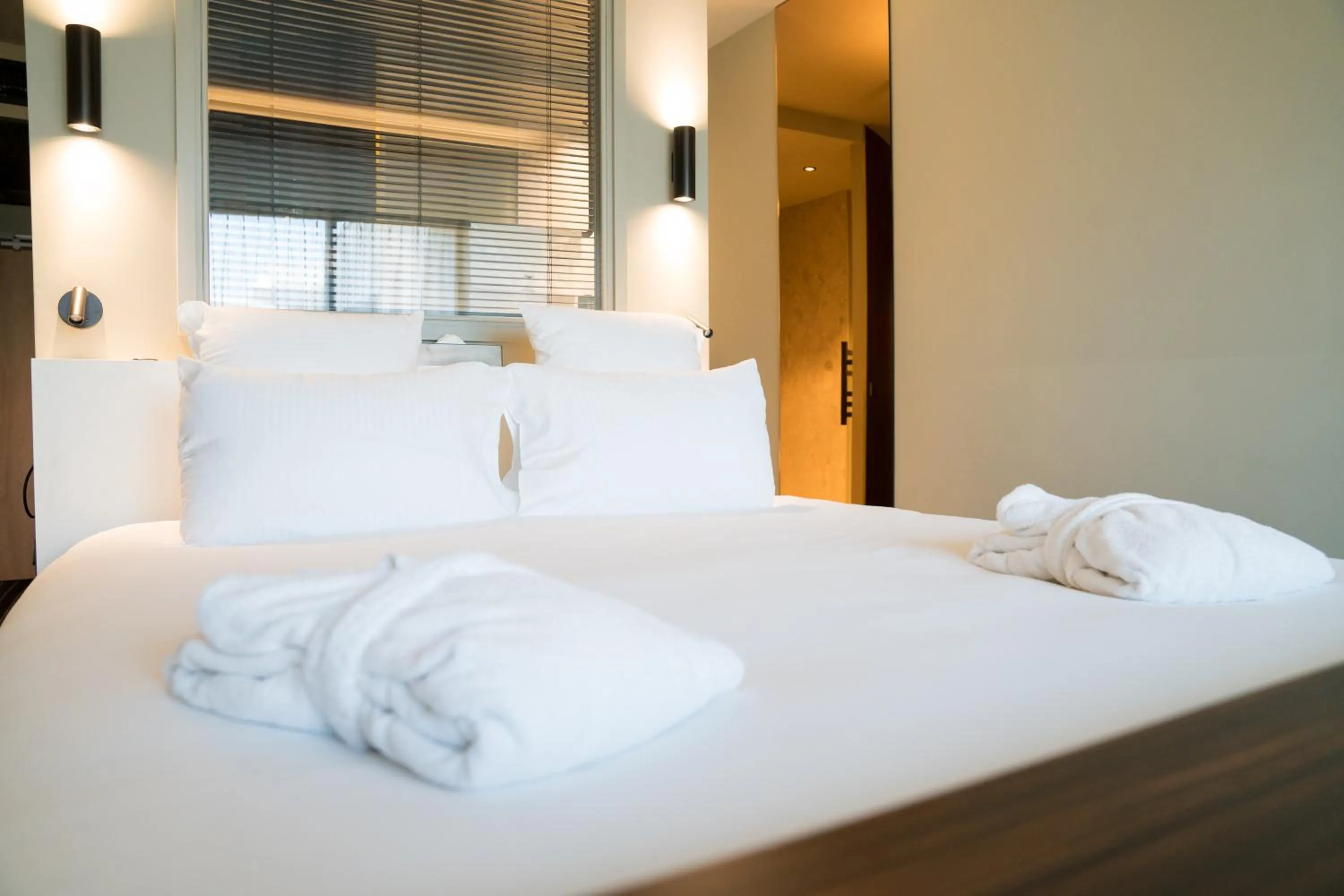 Bed in Best Western Plus Clos Syrah