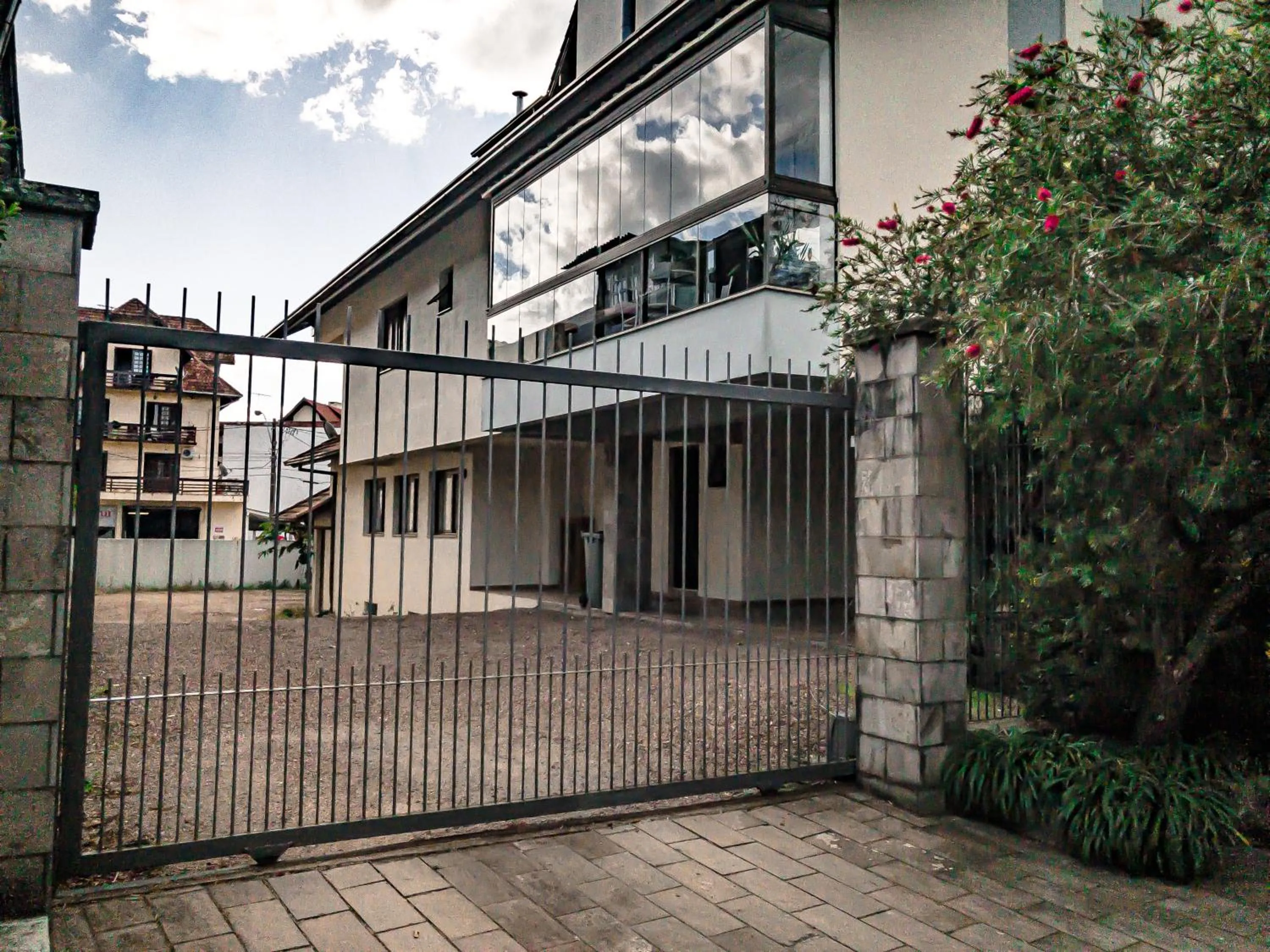 Parking in Pousada Serrana