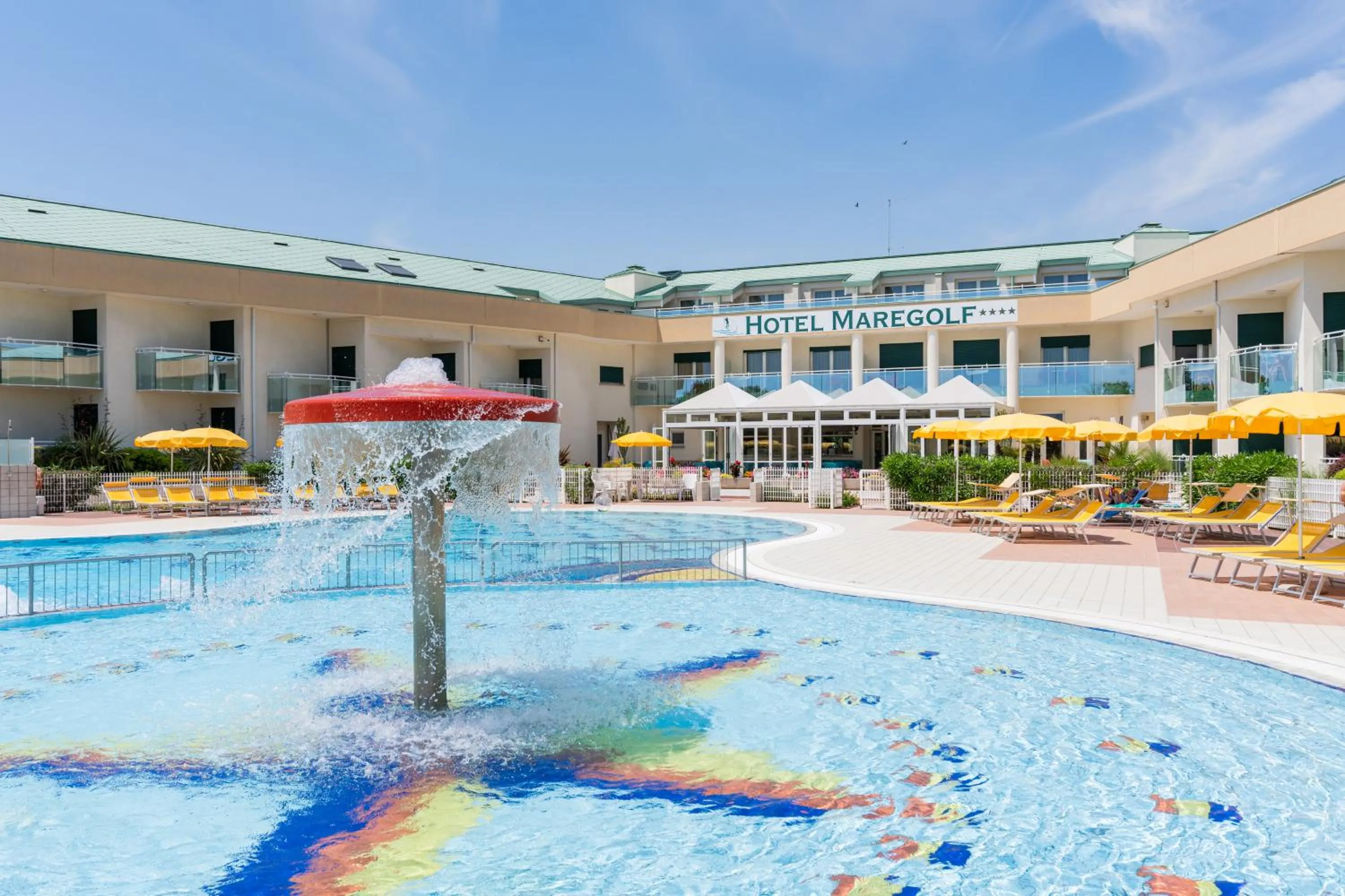 Swimming pool in Hotel Maregolf