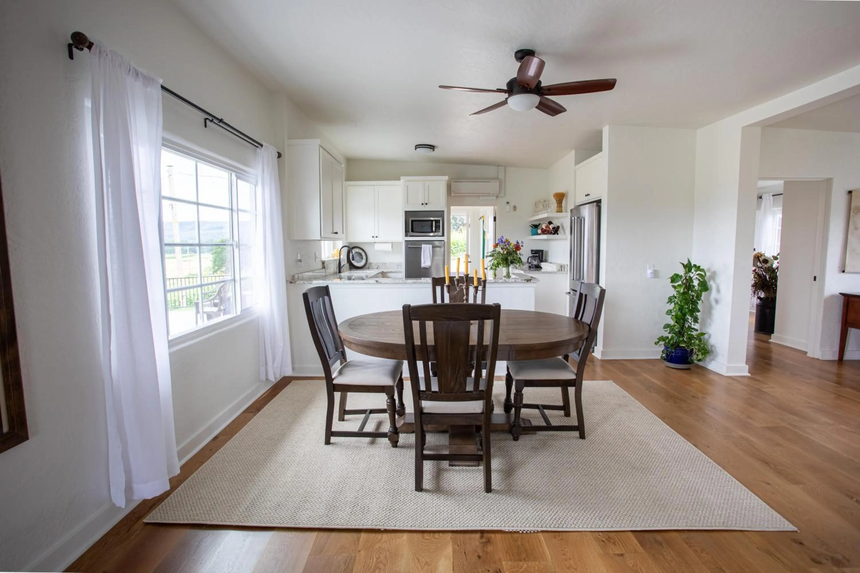 Dining area in Hummingbird Estate