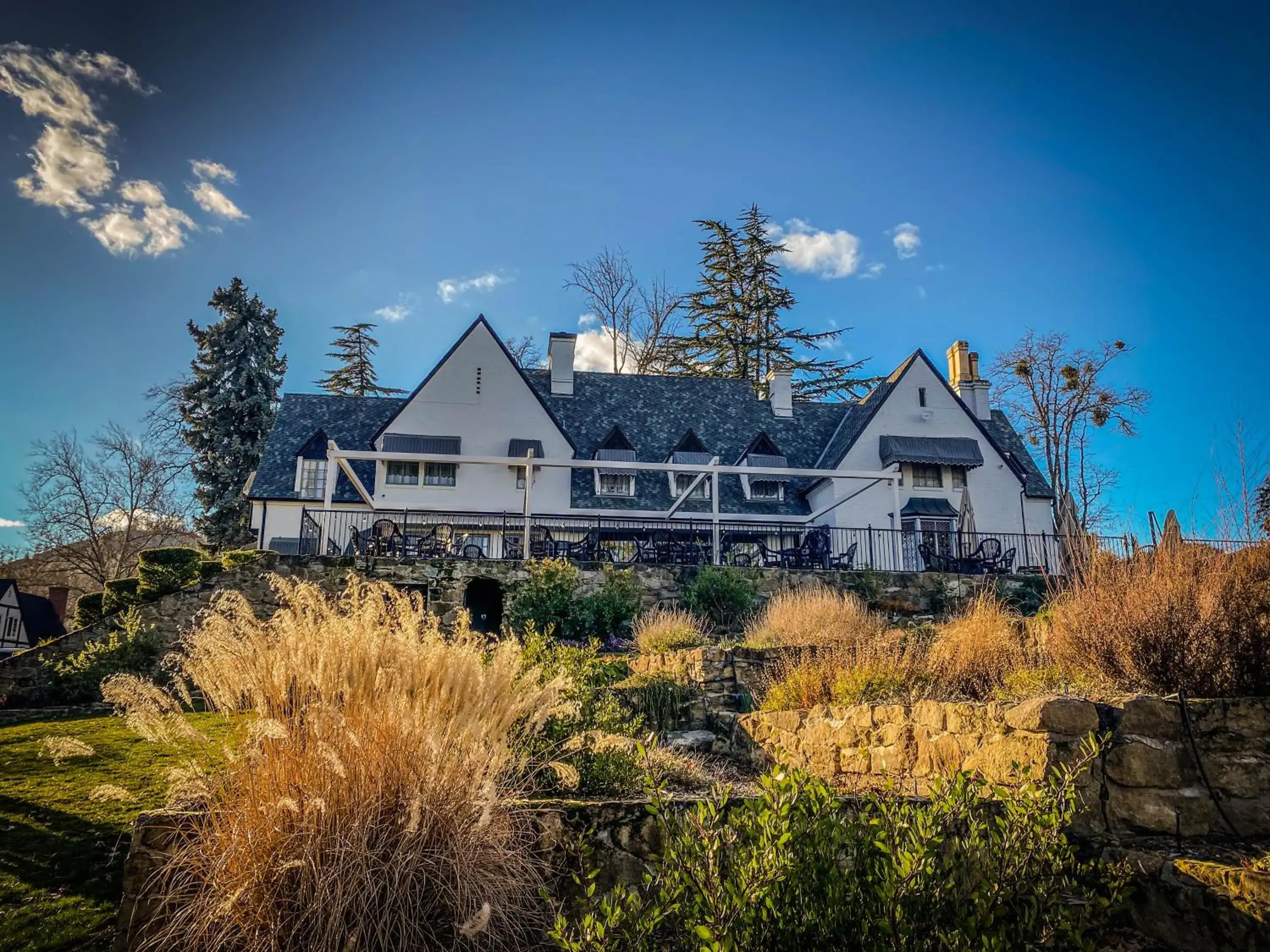 Property building in Hummingbird Estate Property building in Hummingbird Estate