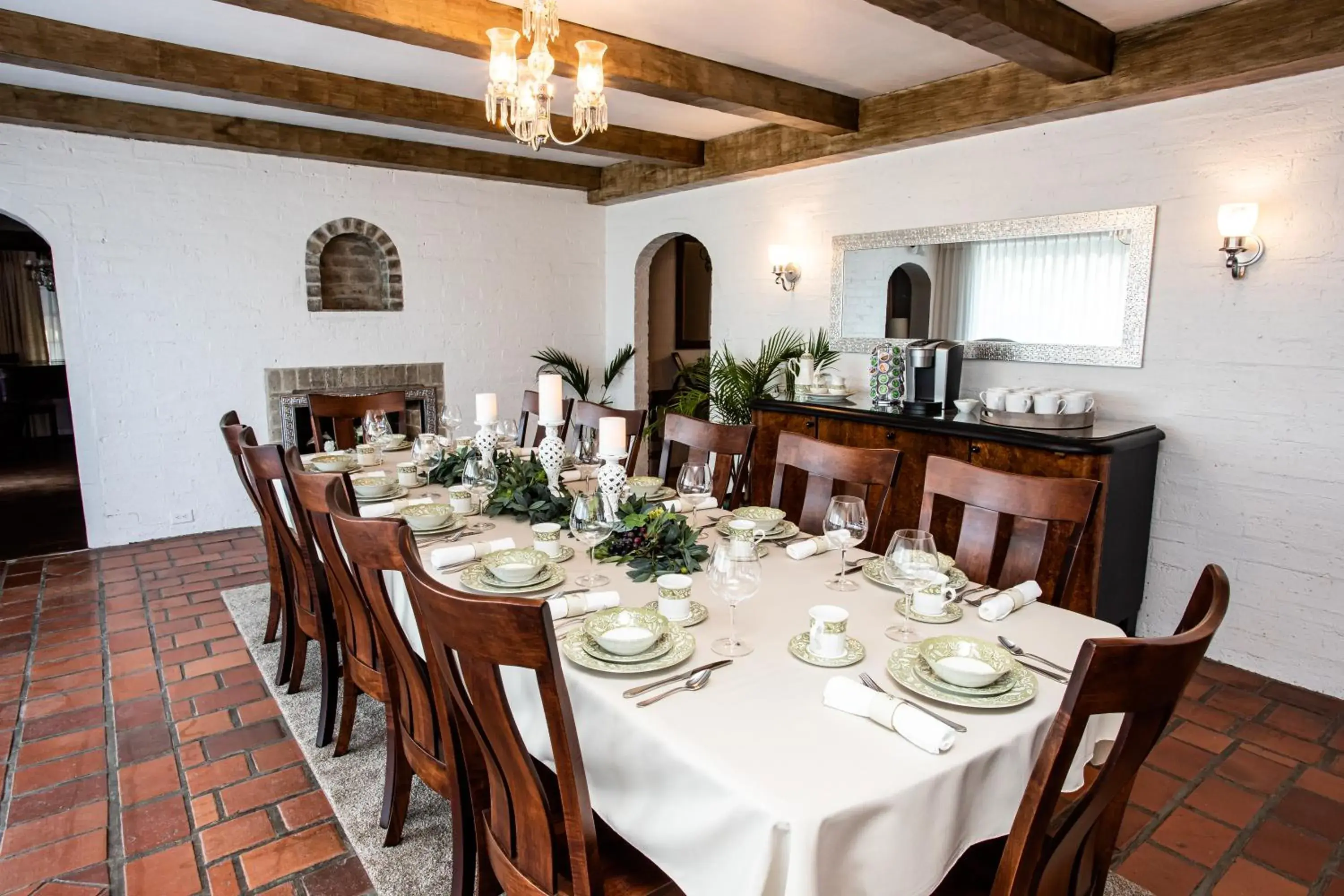 Breakfast in Hummingbird Estate Breakfast in Hummingbird Estate