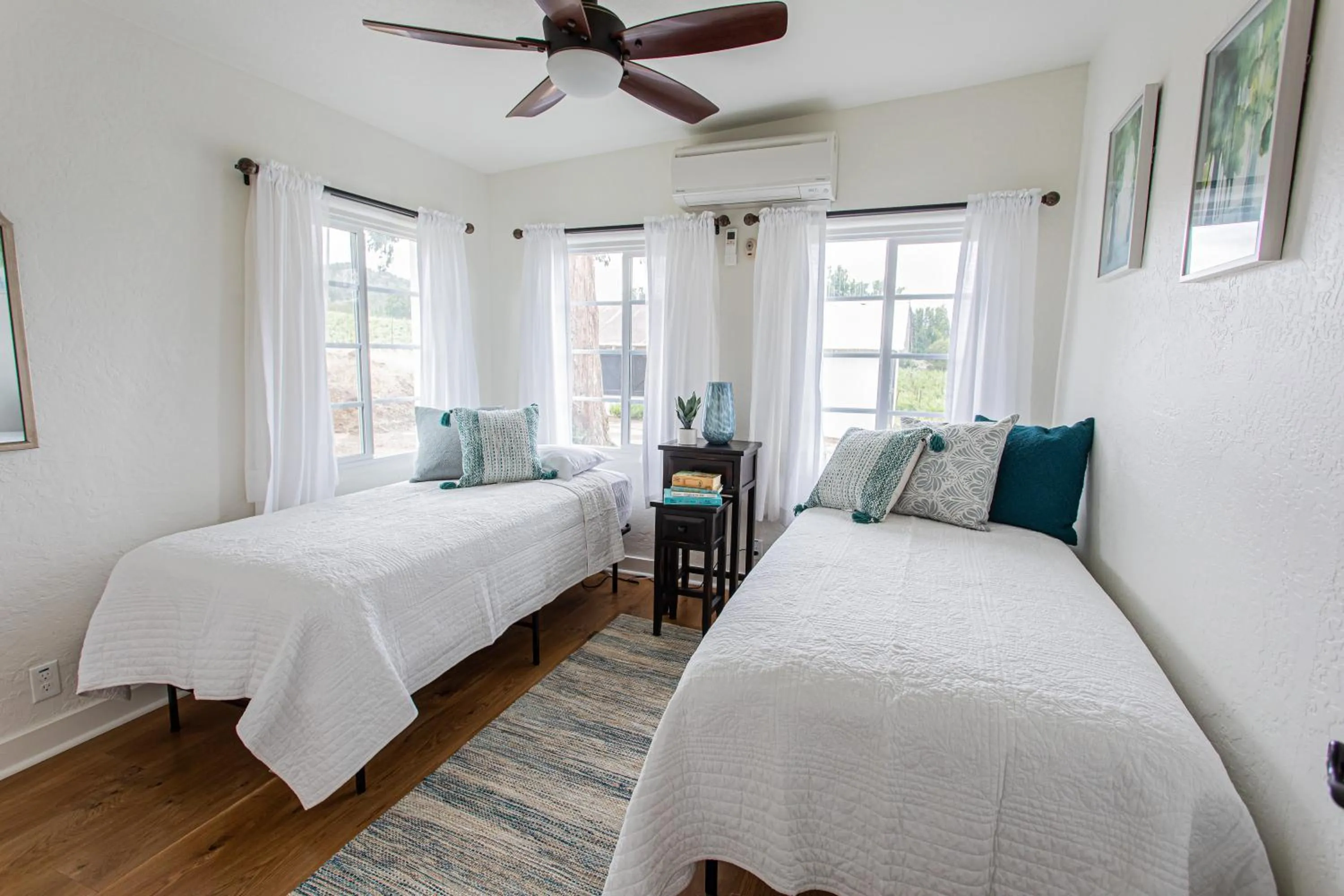 Bedroom, Bed in Hummingbird Estate