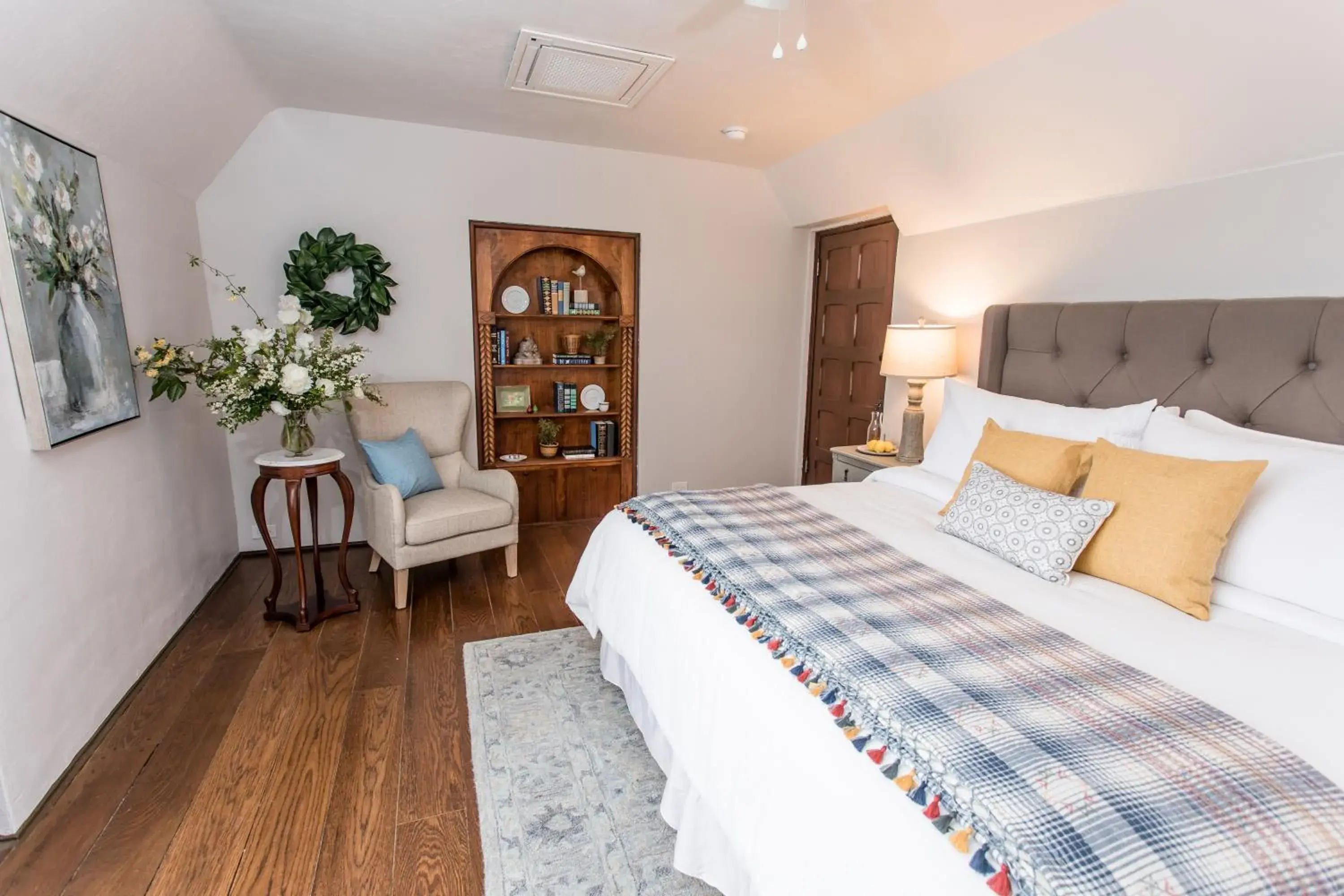 Bedroom, Bed in Hummingbird Estate Bedroom, Bed in Hummingbird Estate