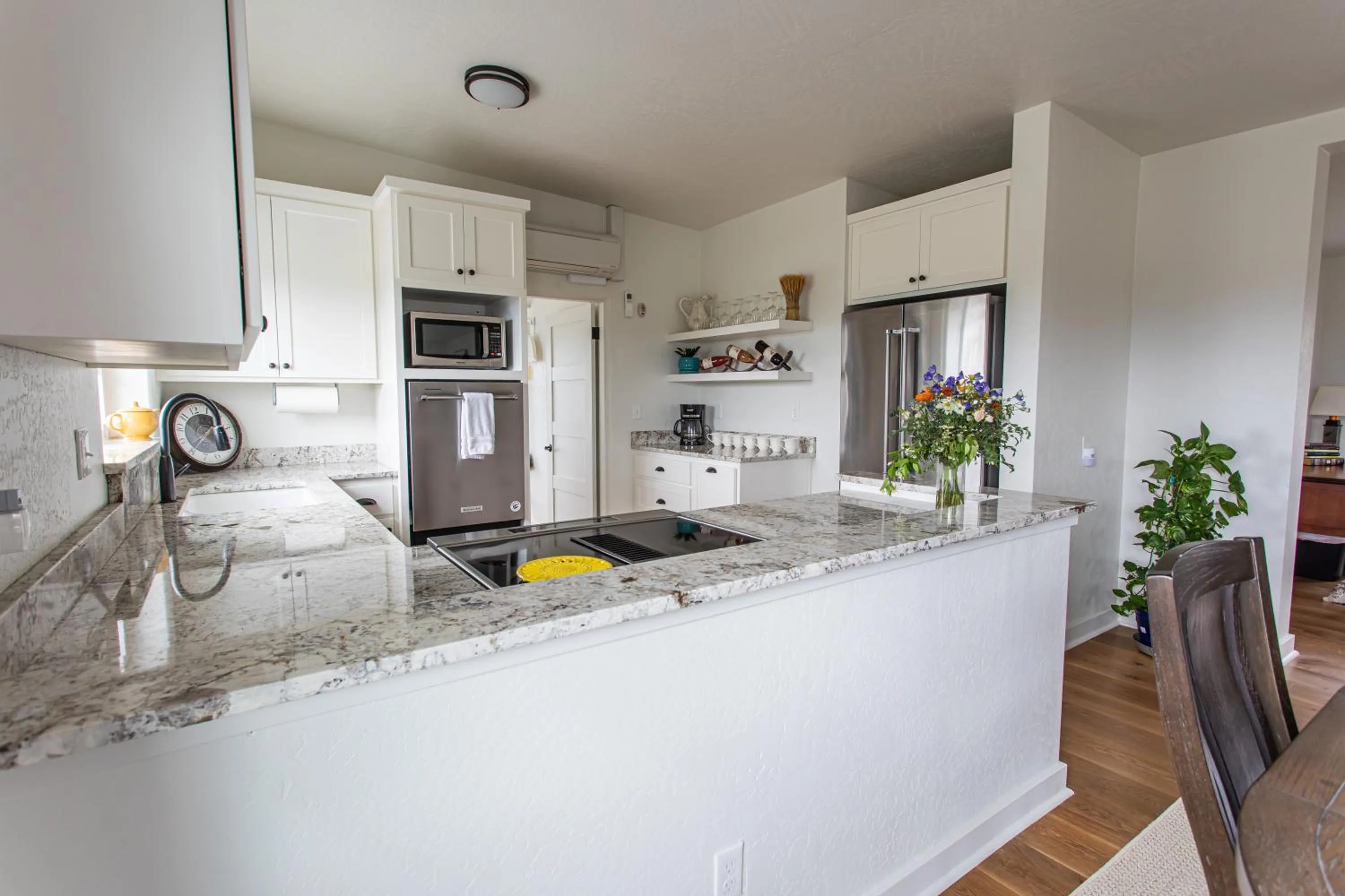 Kitchen or kitchenette in Hummingbird Estate