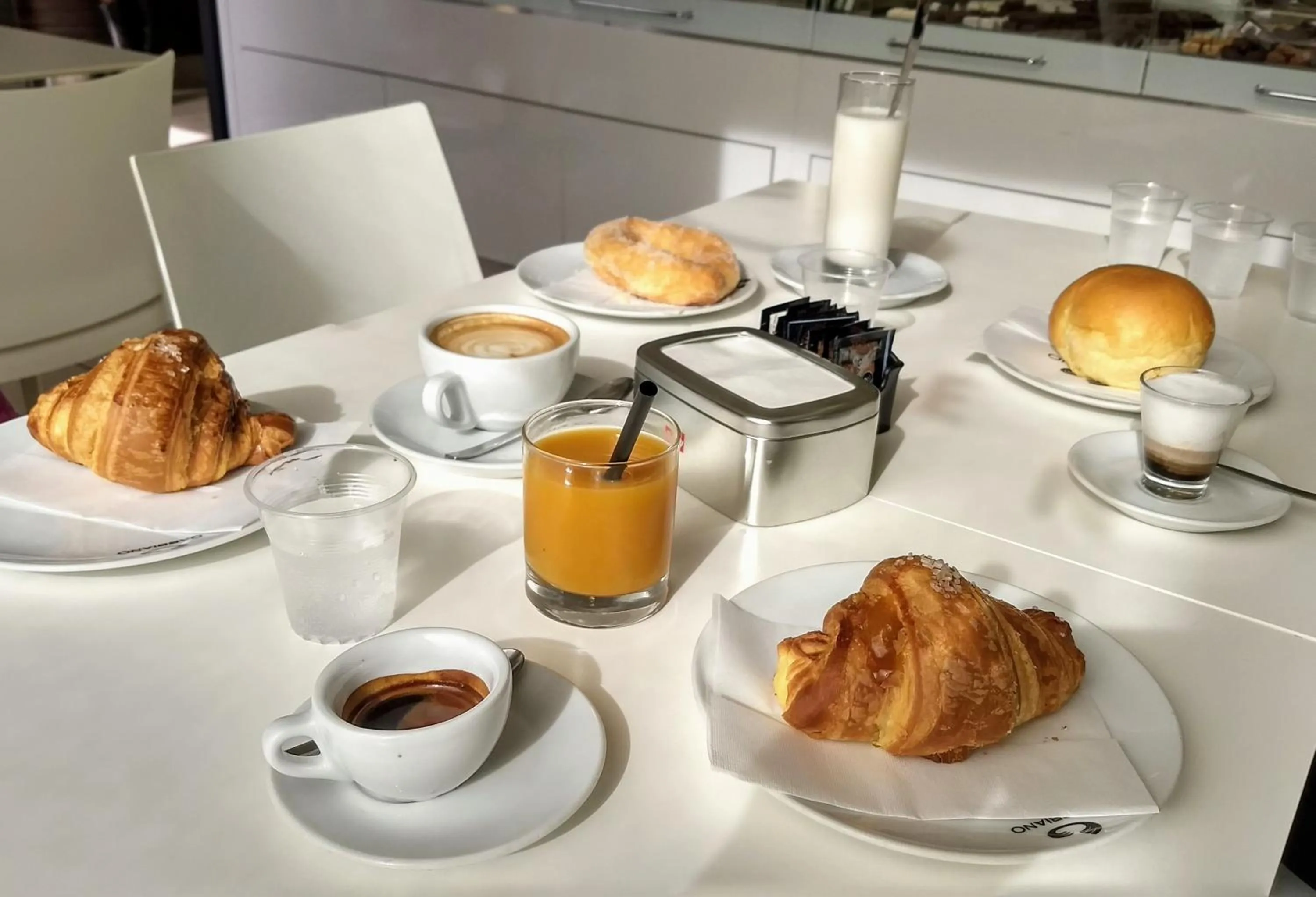 Breakfast in VITRUVIO home