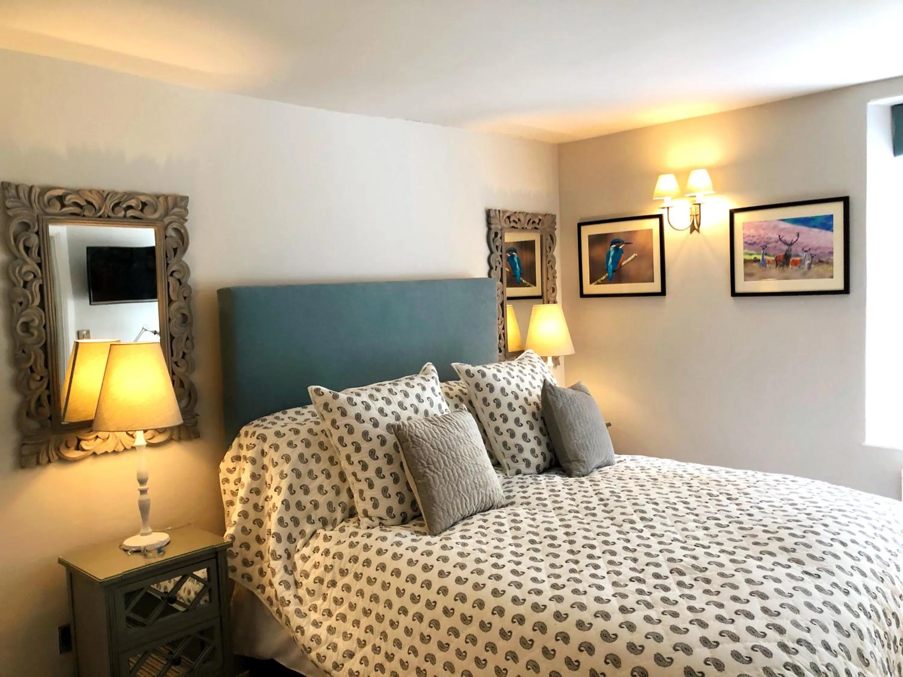 Bed in The Red Lion Hotel