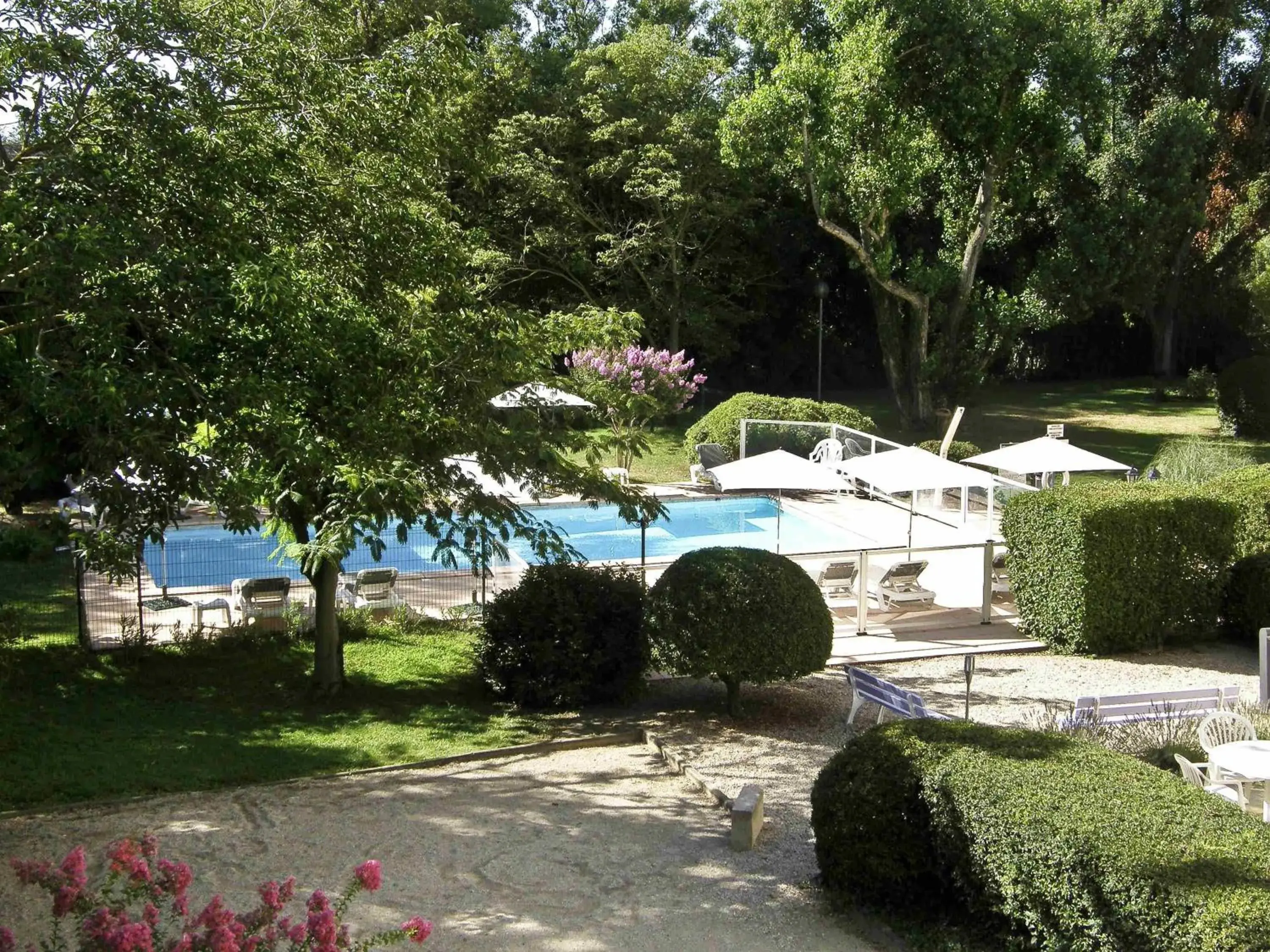Pool view in Ibis Cavaillon Portes du Luberon Pool view in Ibis Cavaillon Portes du Luberon
