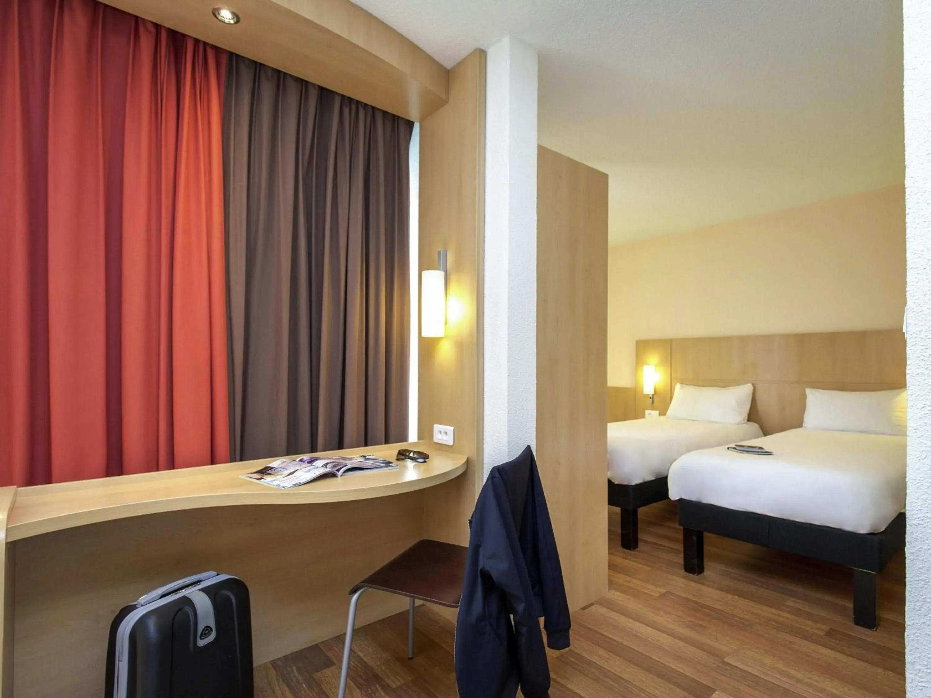 Bedroom, Bed in Ibis Cavaillon Portes du Luberon Bedroom, Bed in Ibis Cavaillon Portes du Luberon