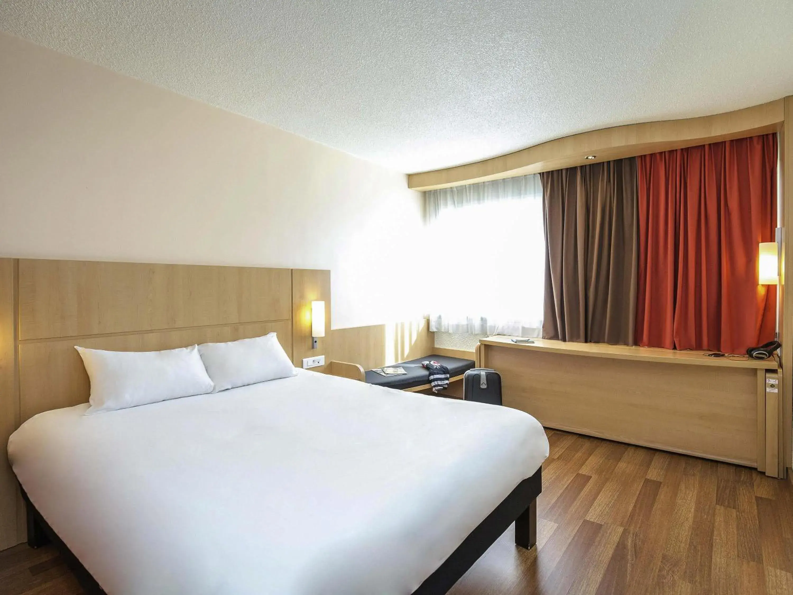 Standard Double Room in Ibis Cavaillon Portes du Luberon Standard Double Room in Ibis Cavaillon Portes du Luberon