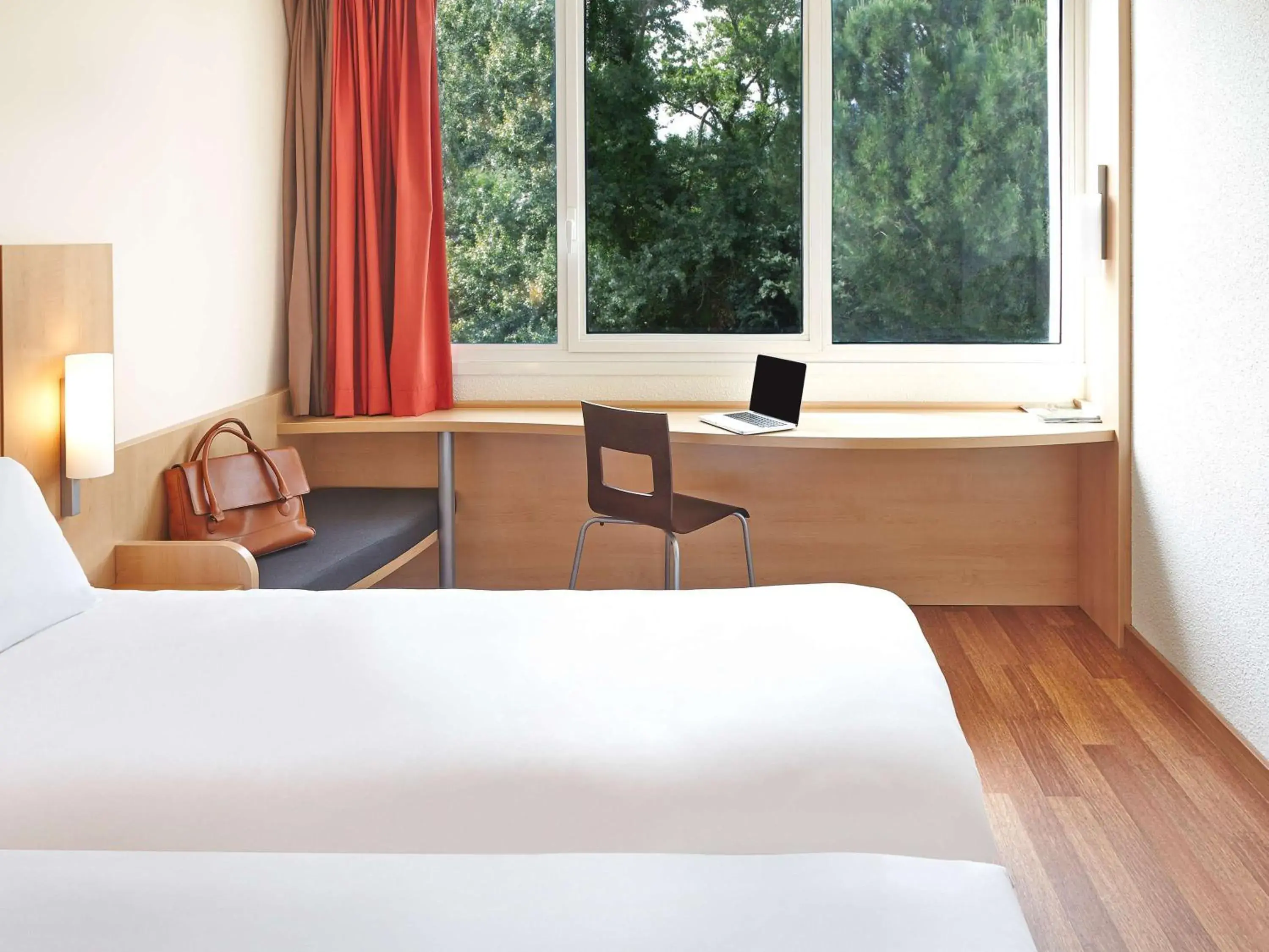 Bedroom, Bed in Ibis Cavaillon Portes du Luberon Bedroom, Bed in Ibis Cavaillon Portes du Luberon