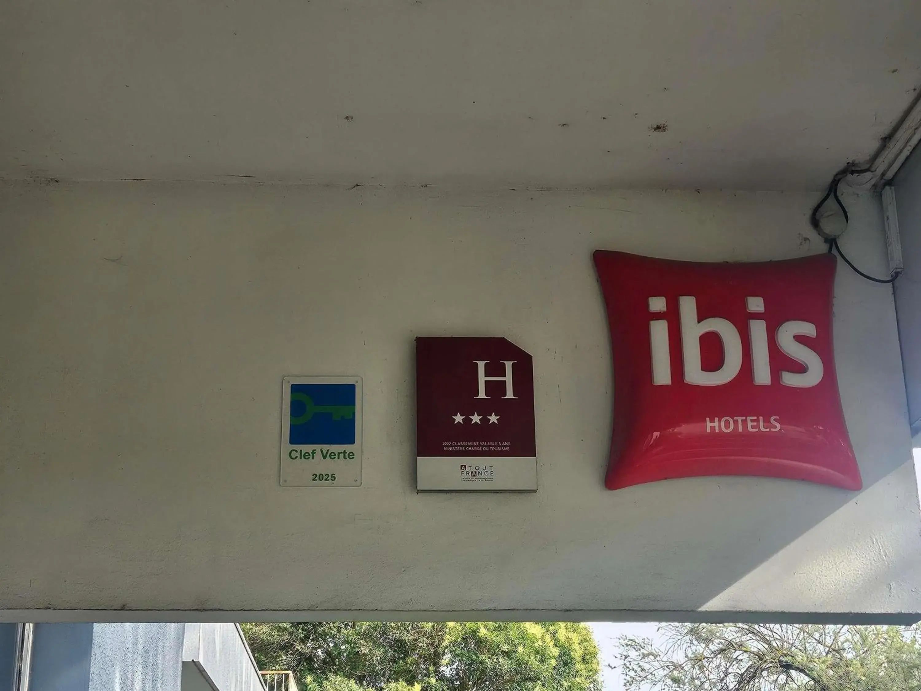 Property building in Ibis Cavaillon Portes du Luberon Property building in Ibis Cavaillon Portes du Luberon