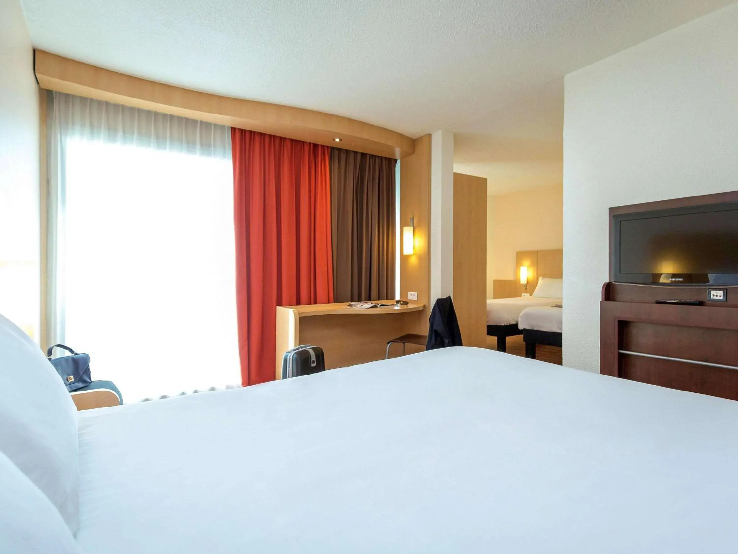 Photo of the whole room, Bed in Ibis Cavaillon Portes du Luberon Photo of the whole room, Bed in Ibis Cavaillon Portes du Luberon
