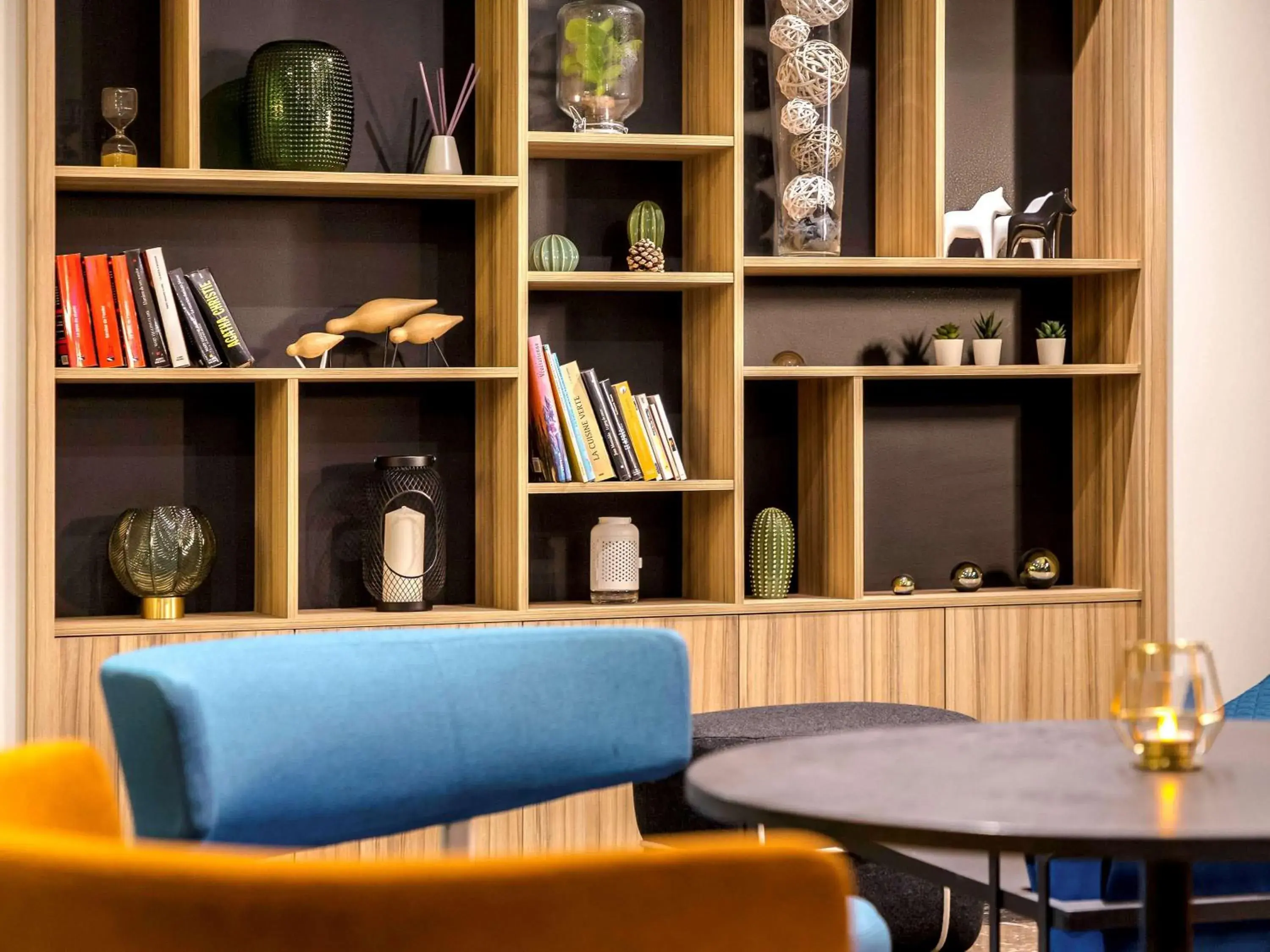 Lounge or bar in Ibis Cavaillon Portes du Luberon Lounge or bar in Ibis Cavaillon Portes du Luberon