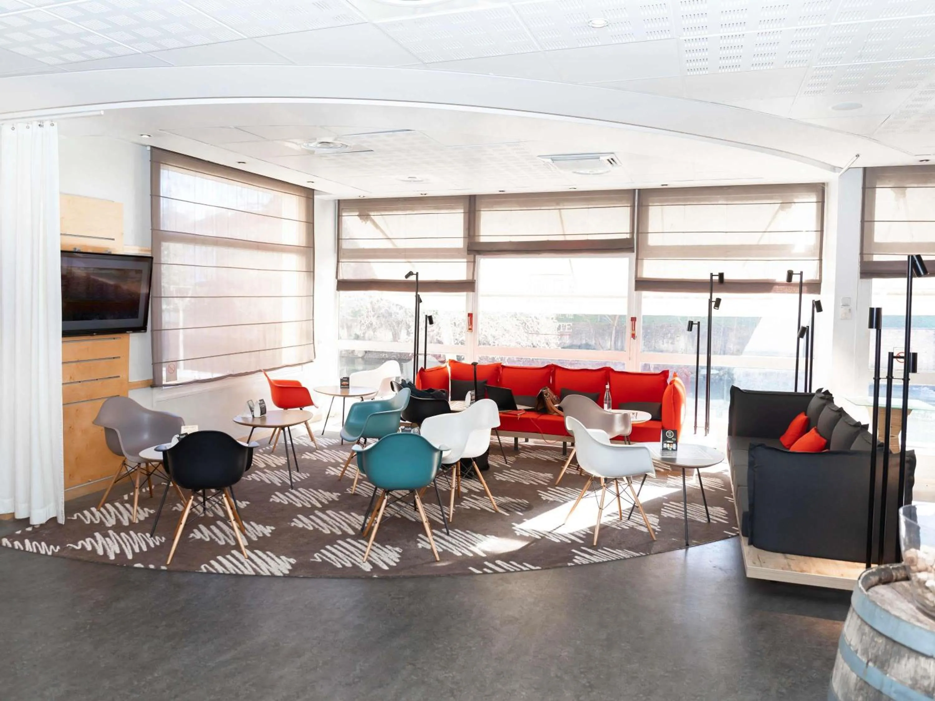 Lounge or bar in ibis Metz Centre Cathedrale